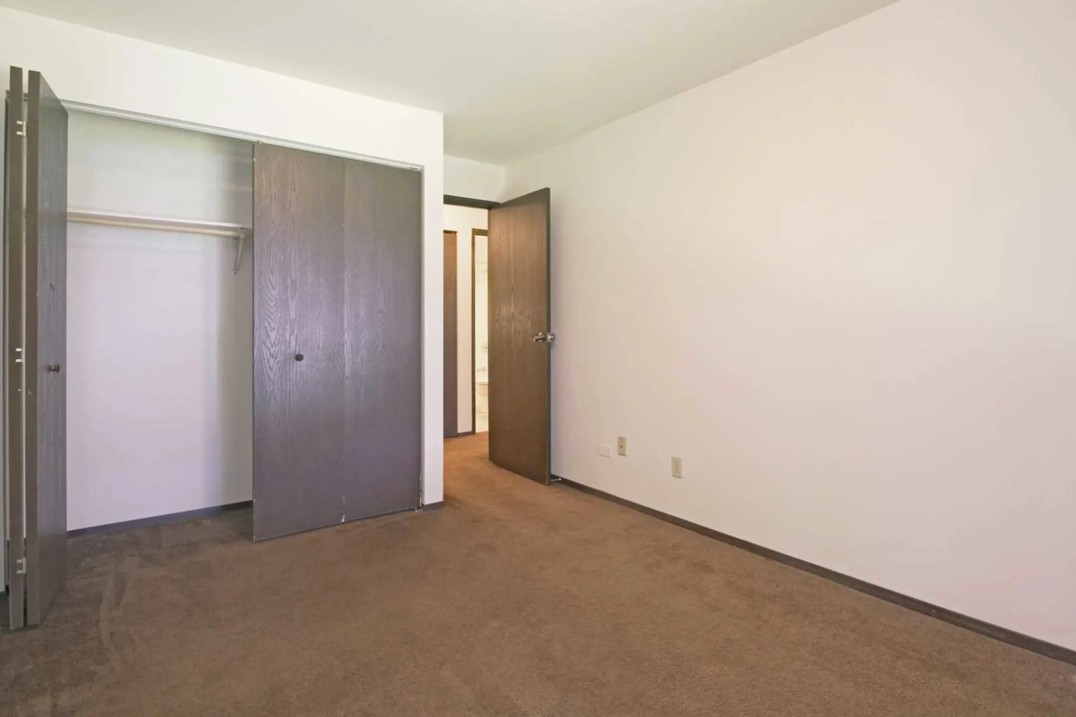 Bedroom - Riverwood Court Apartments - Milwaukee, WI