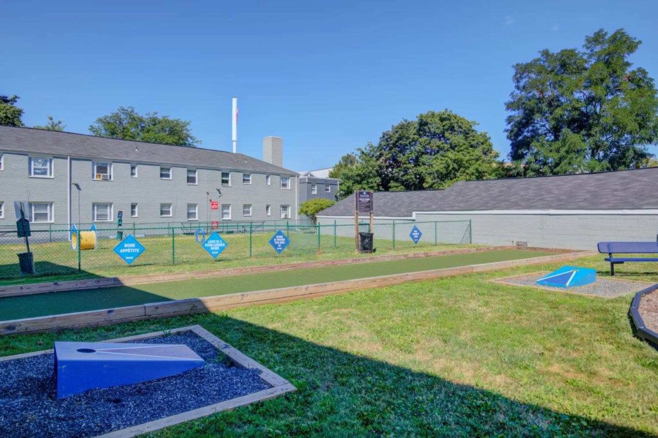 Elmwood Village Apartments & Townhomes Apartments Elmwood Park, NJ 07407