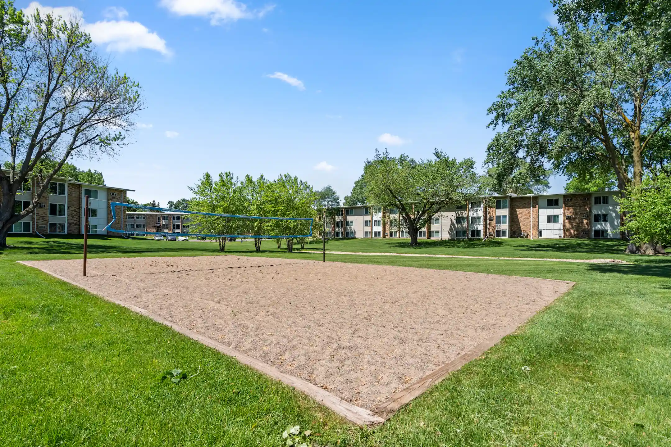 Lake Pointe 3413 53rd Ave N Brooklyn Center, MN Apartments for Rent