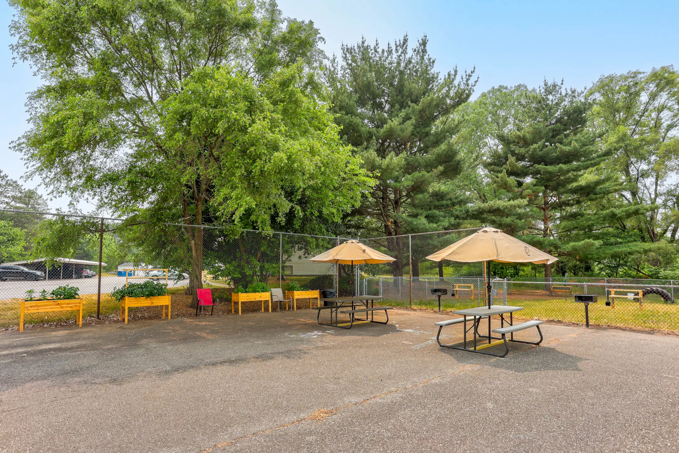 Country Knoll Apartments Plainwell, MI 49080