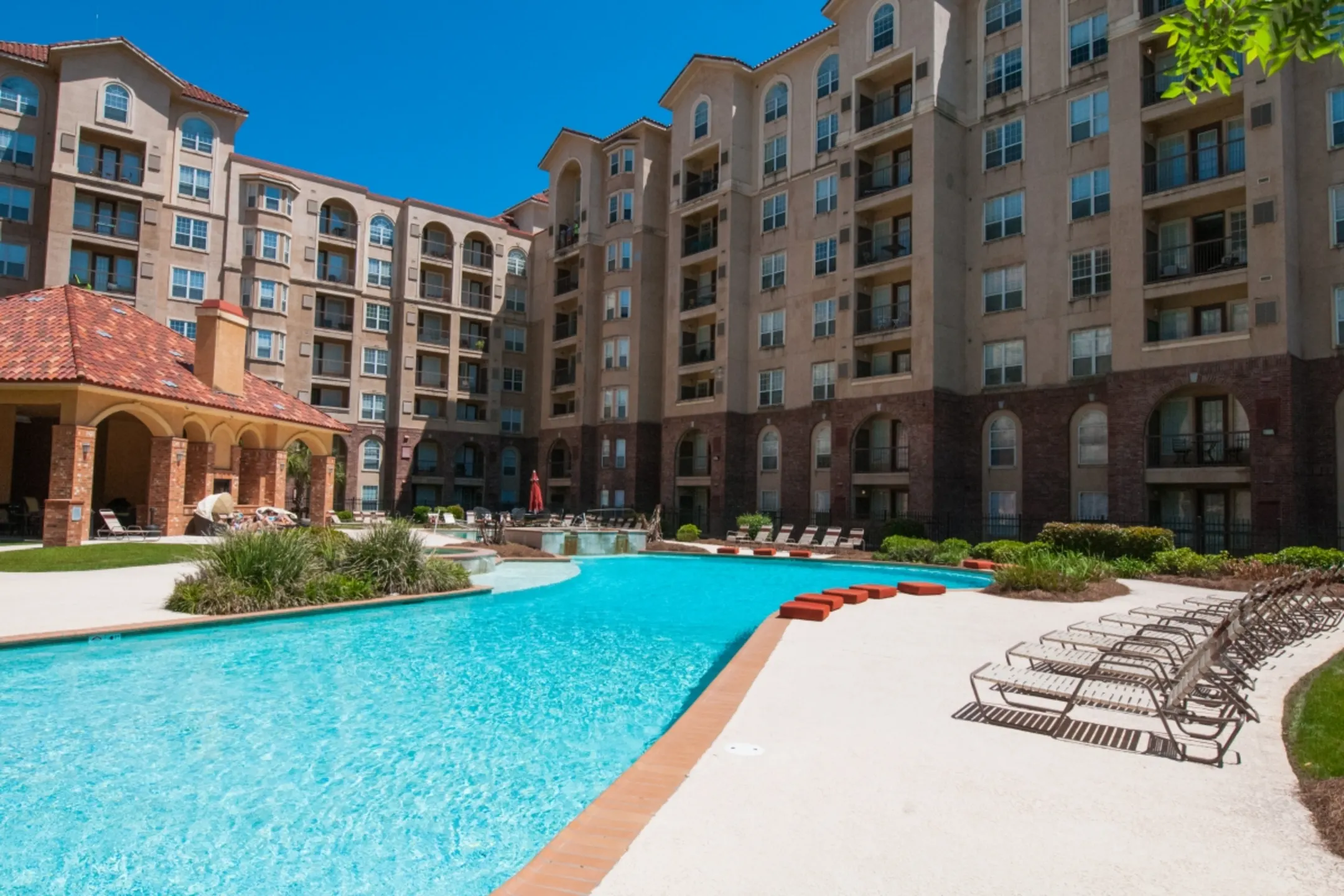 Pool - Southgate Towers - Baton Rouge, LA