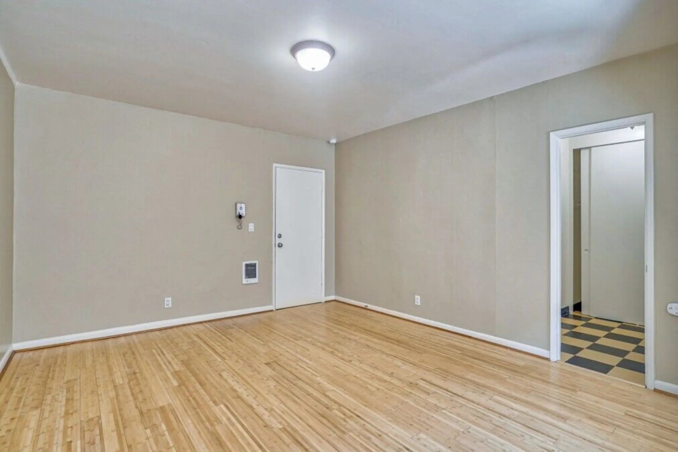 Bedroom - Winona Apartments - Portland, OR