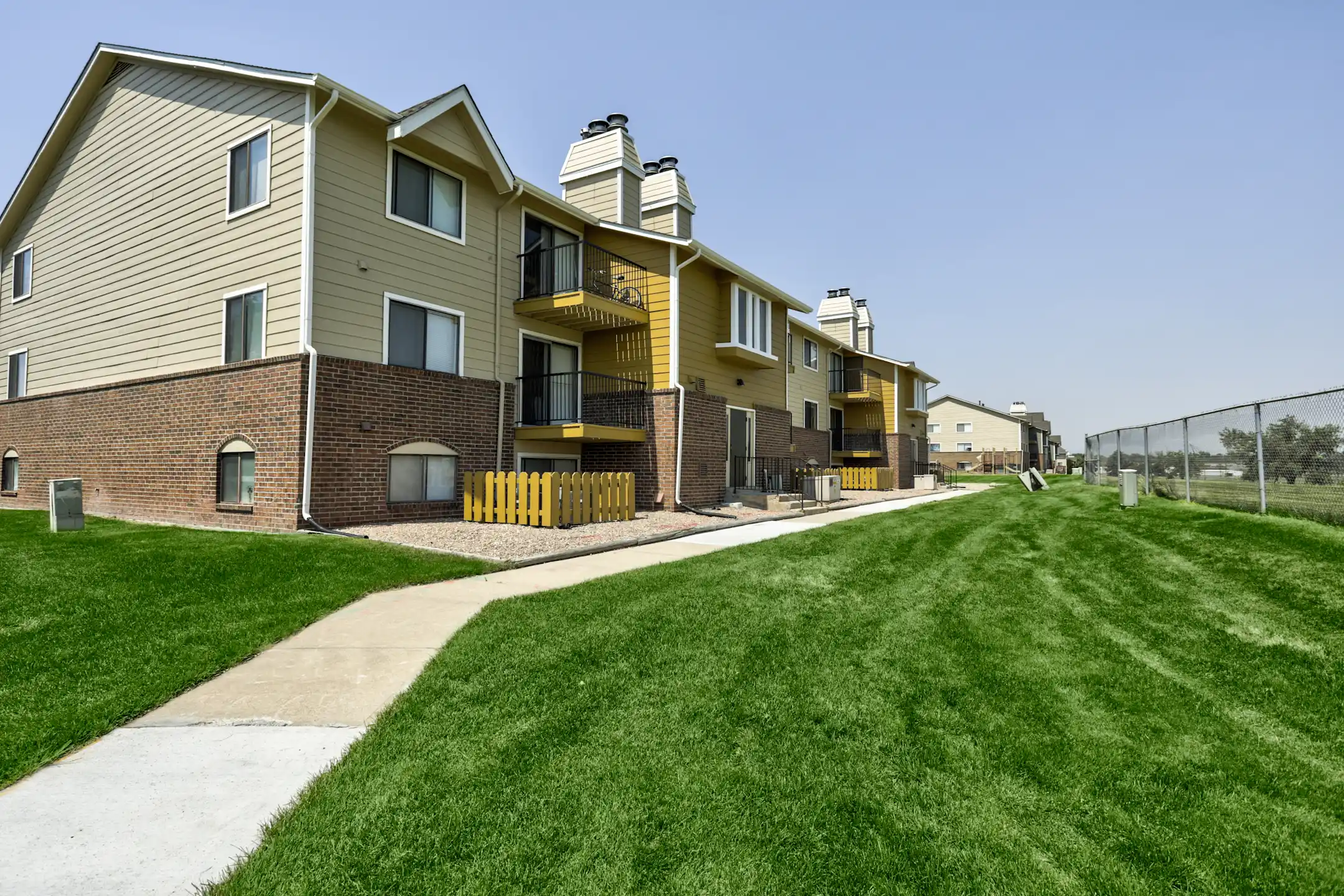 Castlegate Apartments 6925 W 84th Way Arvada, CO Apartments for