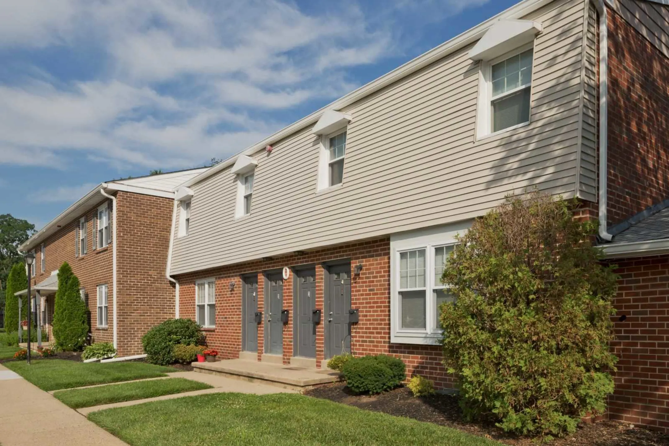 Building - Pickwick Apartments - Maple Shade, NJ