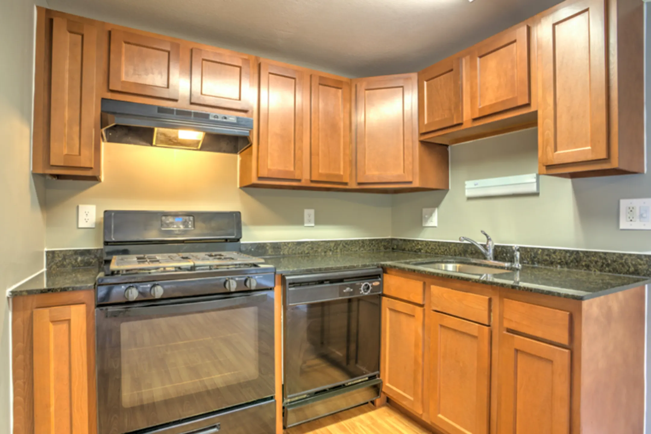 Heatherton Estates Apartments Florissant, MO 63033