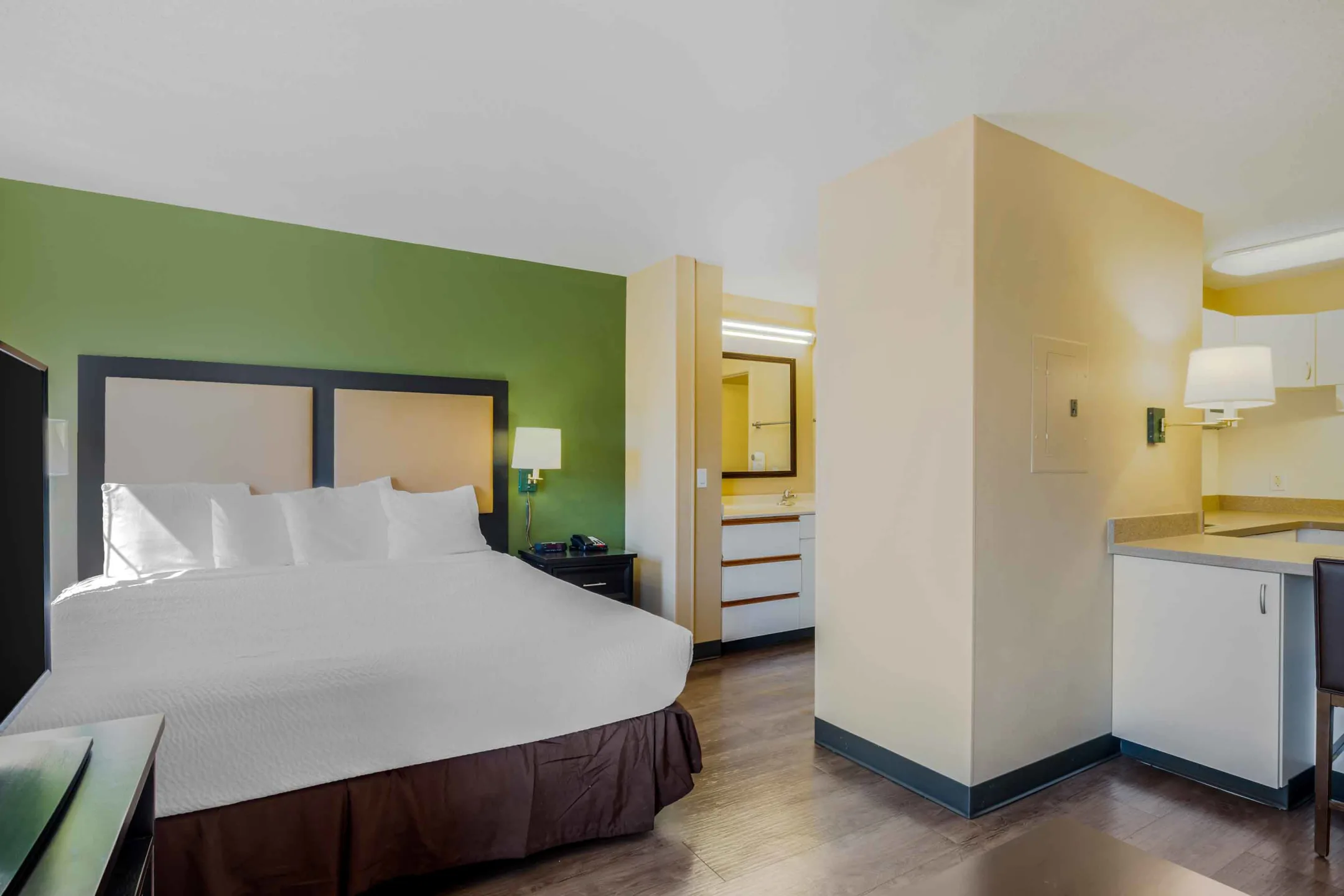 Furnished Studio Boston Waltham 52 4th Ave. Apartments Waltham, MA 02451