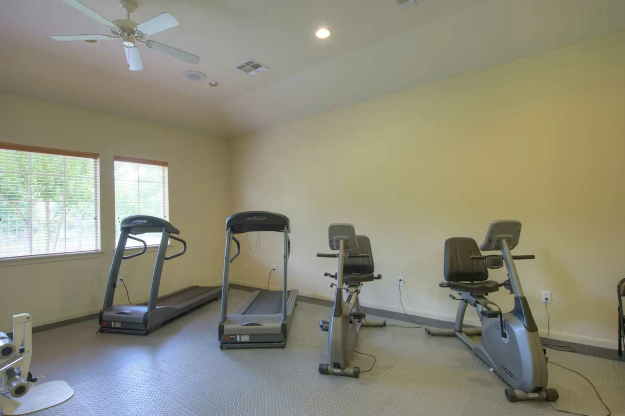 Fitness Weight Room - Park at Piney Woods - Conroe, TX