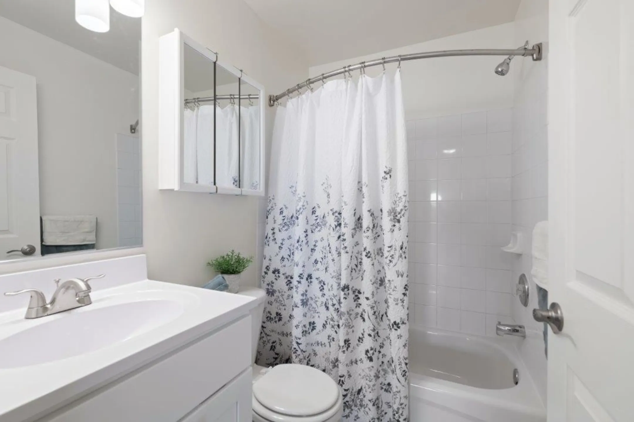 The Mews at Annandale Townhomes Townhomes Annandale, NJ 08801