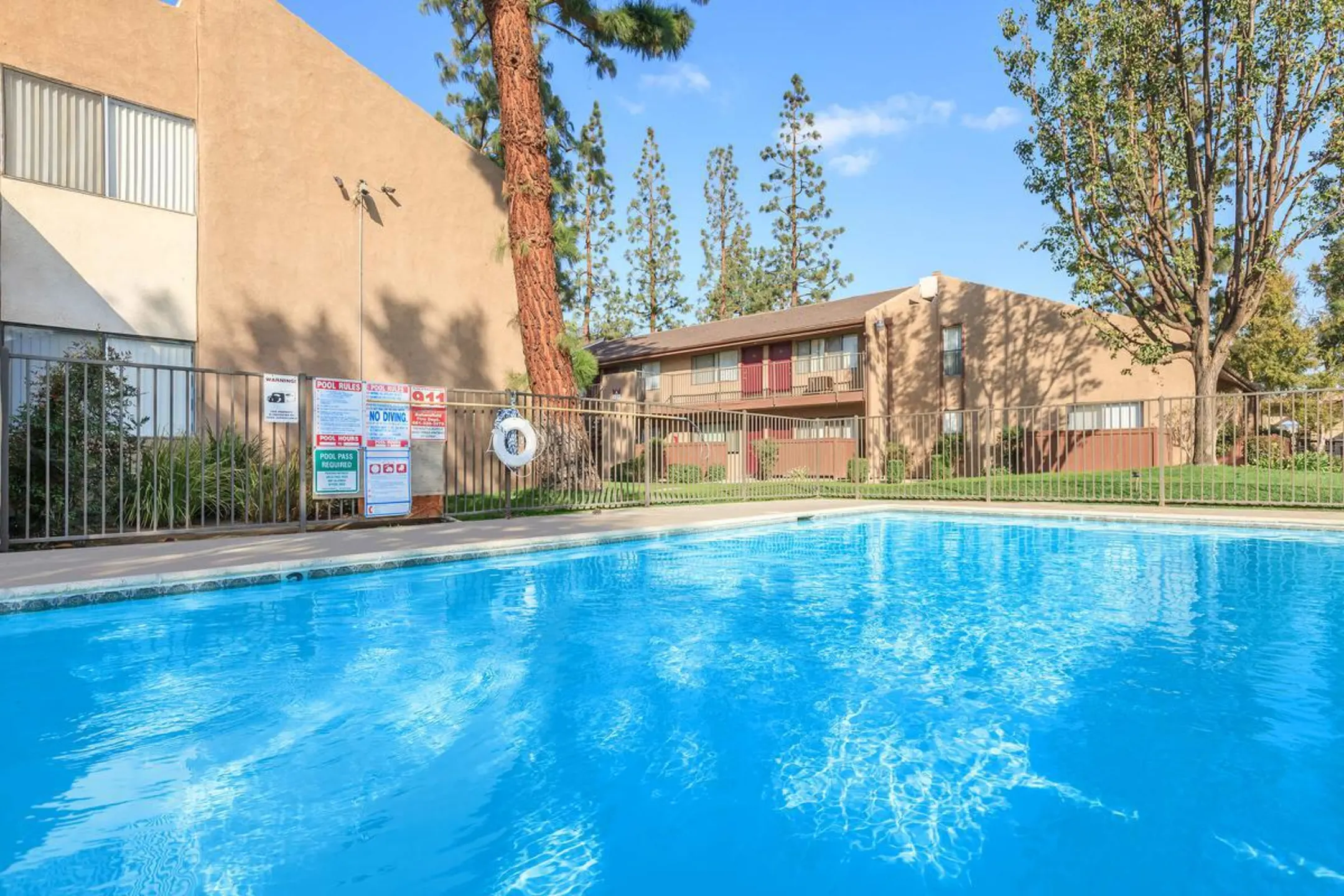 Pool - Pacific Terrace Apartments - Bakersfield, CA
