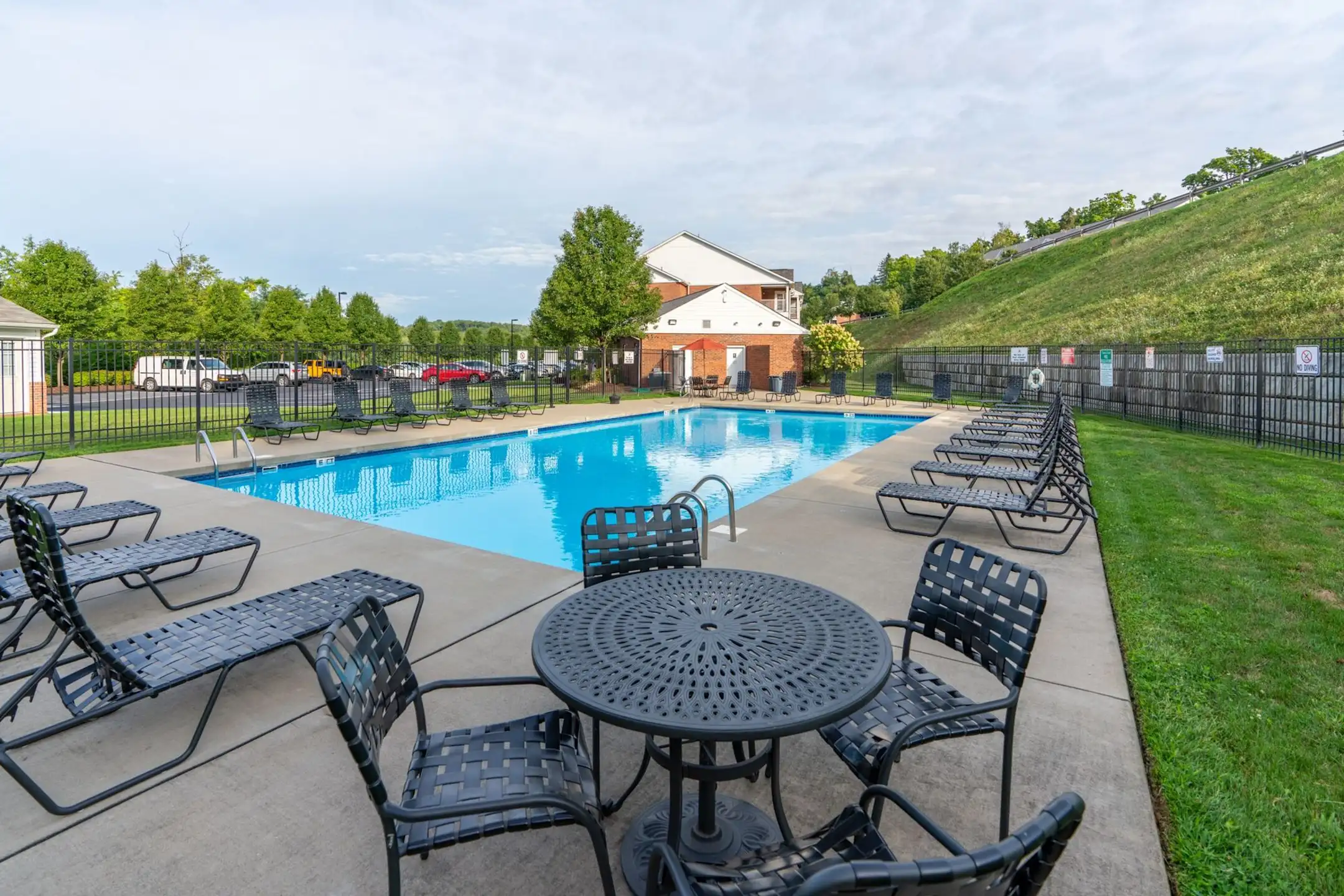 Parkside Estates 202 Ketchum Dr Canonsburg, PA Apartments for Rent