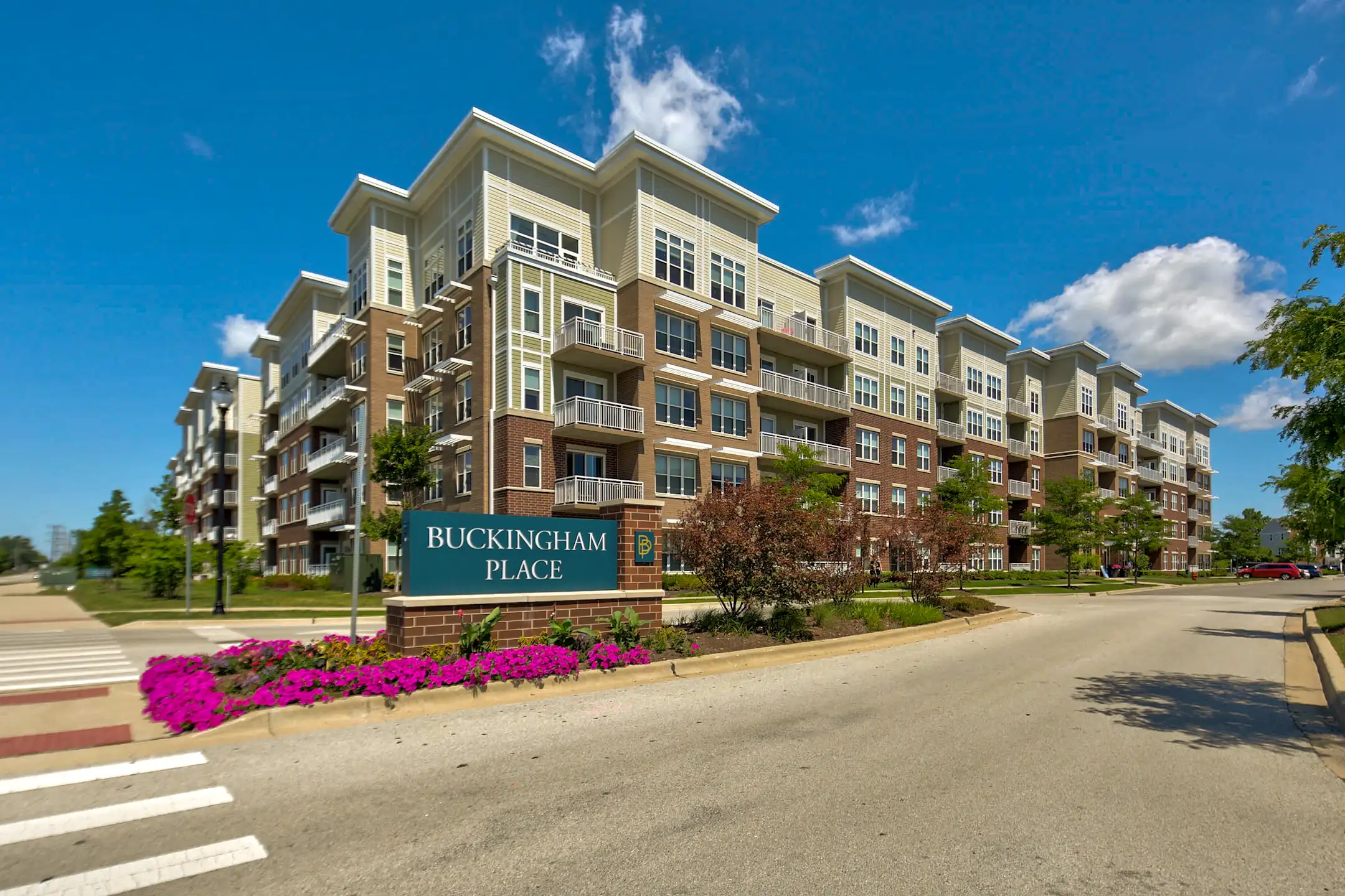 Buckingham Place Apartments Des Plaines, IL 60016