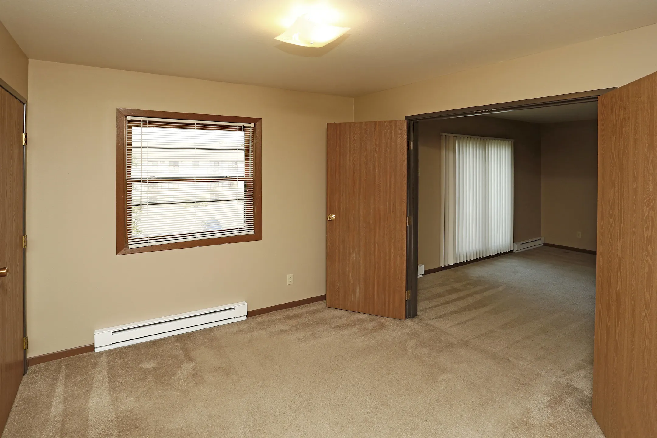 Bedroom - Wedgewood Commons - La Crosse, WI