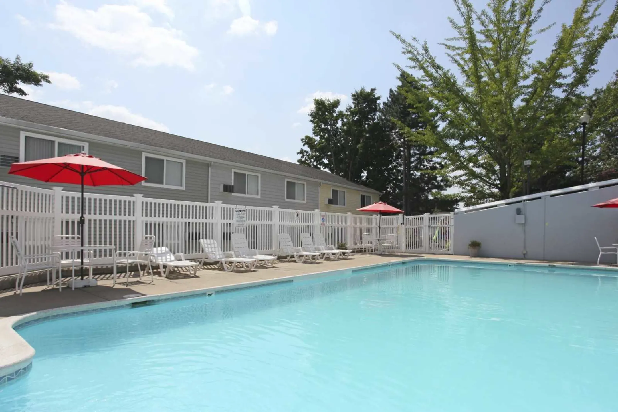 Pool - Shorewood Apartments - North Providence, RI