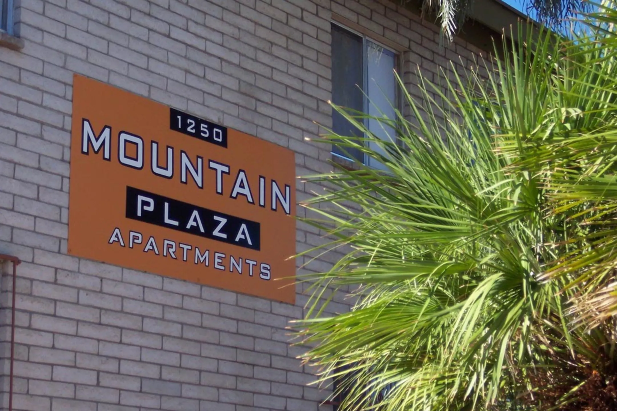 Building - Mountain Plaza - Tucson, AZ