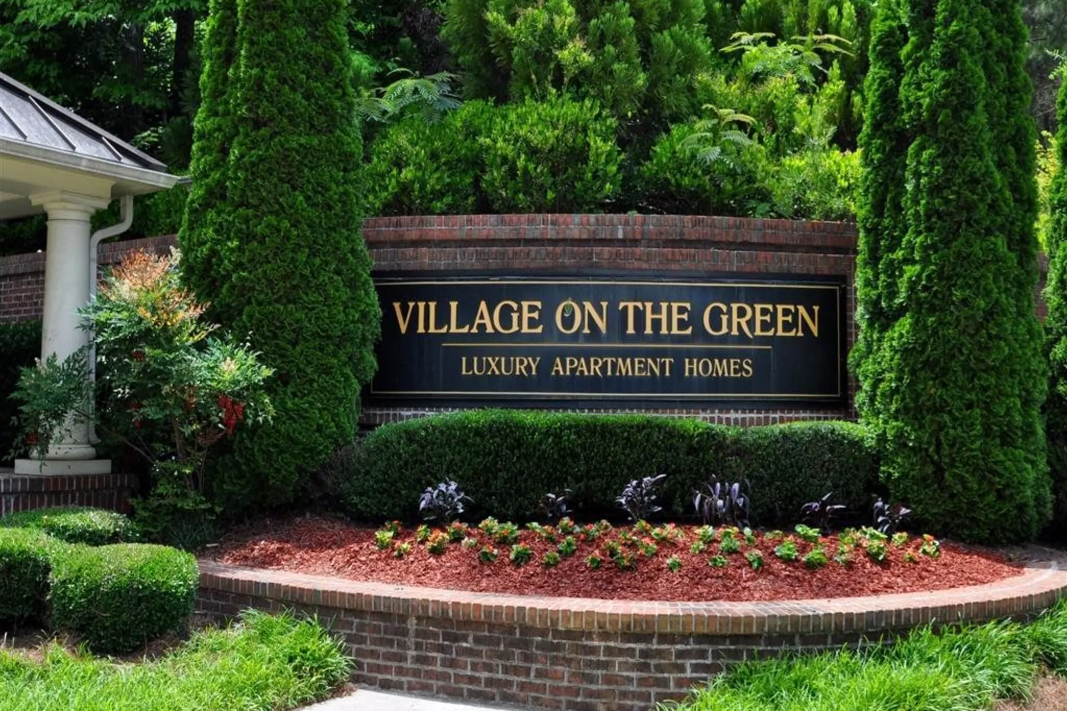Village on the Green 3215 Verdant Dr Sw Atlanta, GA Apartments for