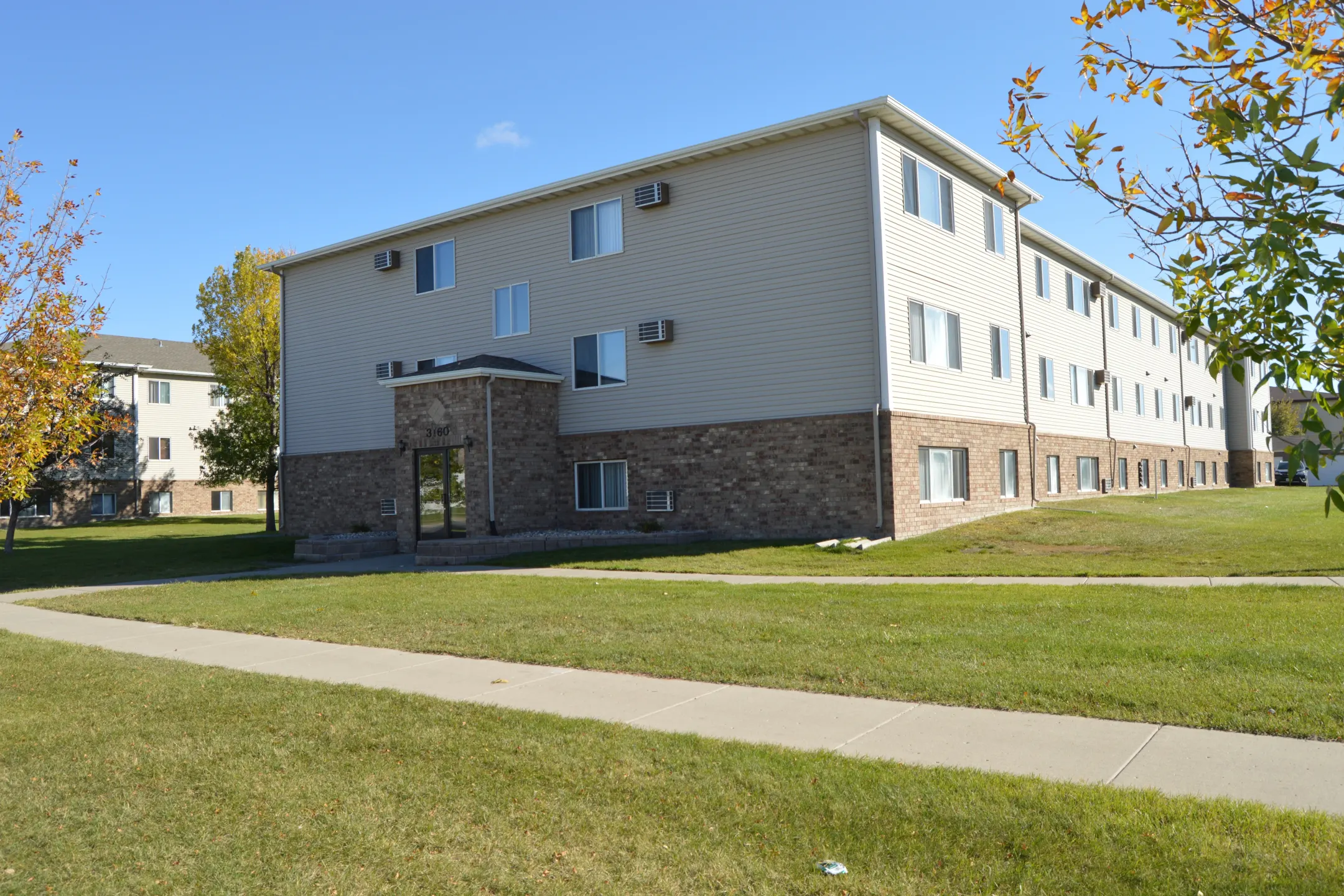 Sterling Park Apartments - Fargo, ND 58103