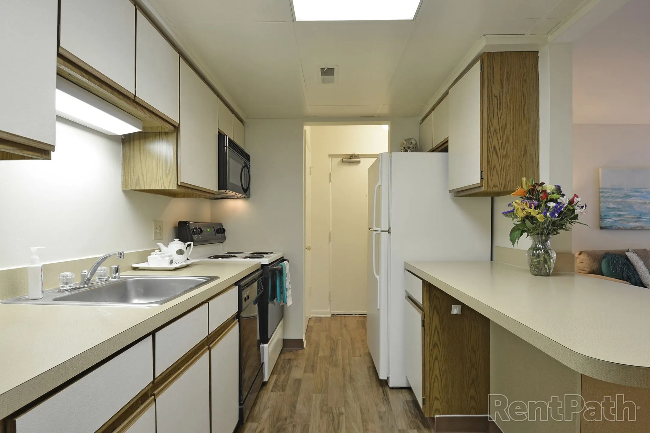 Kitchen - Parkwood Apartments - Salisbury, MD