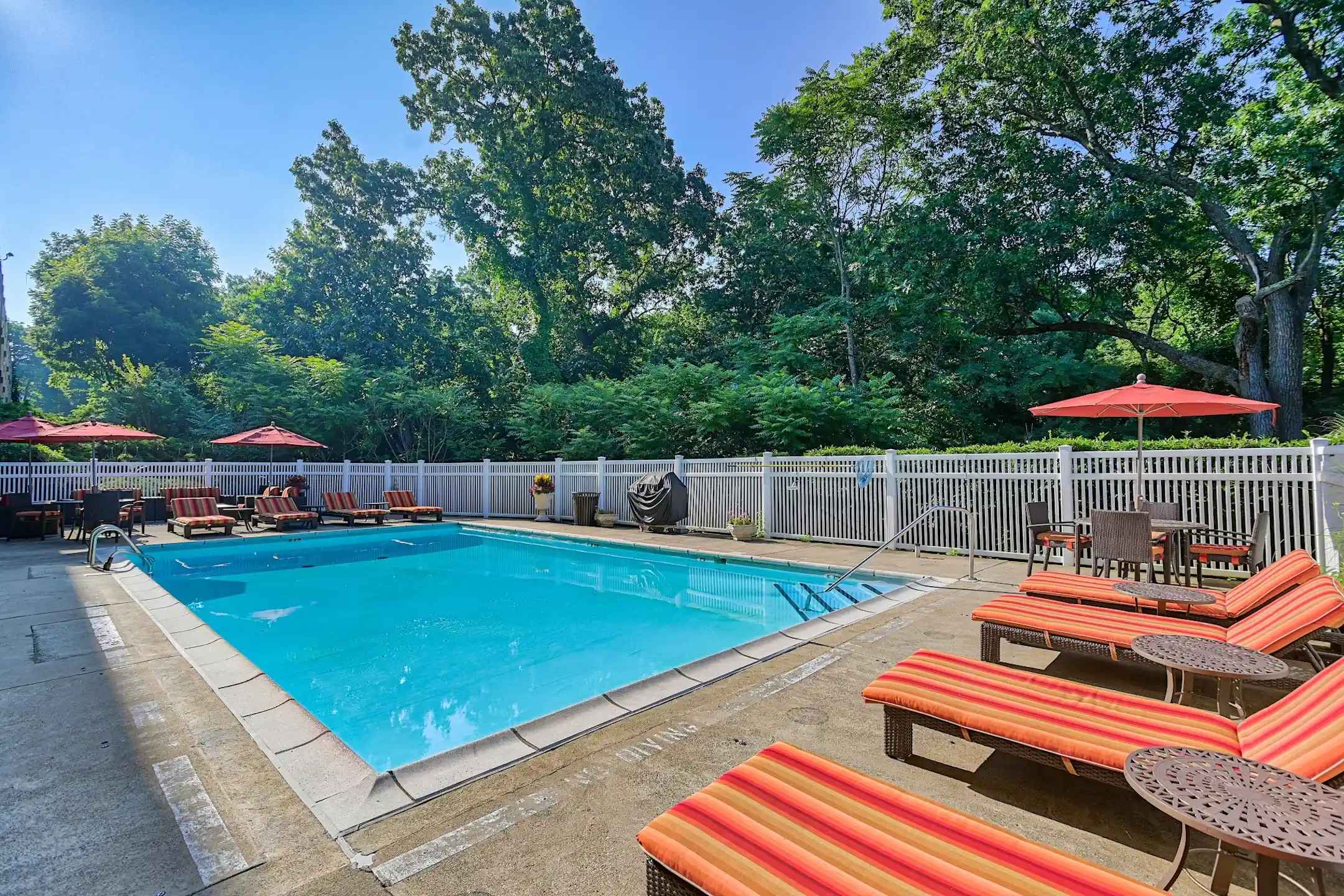 Chateau Perry Apartments 951 Perry Hwy Pittsburgh, PA Apartments