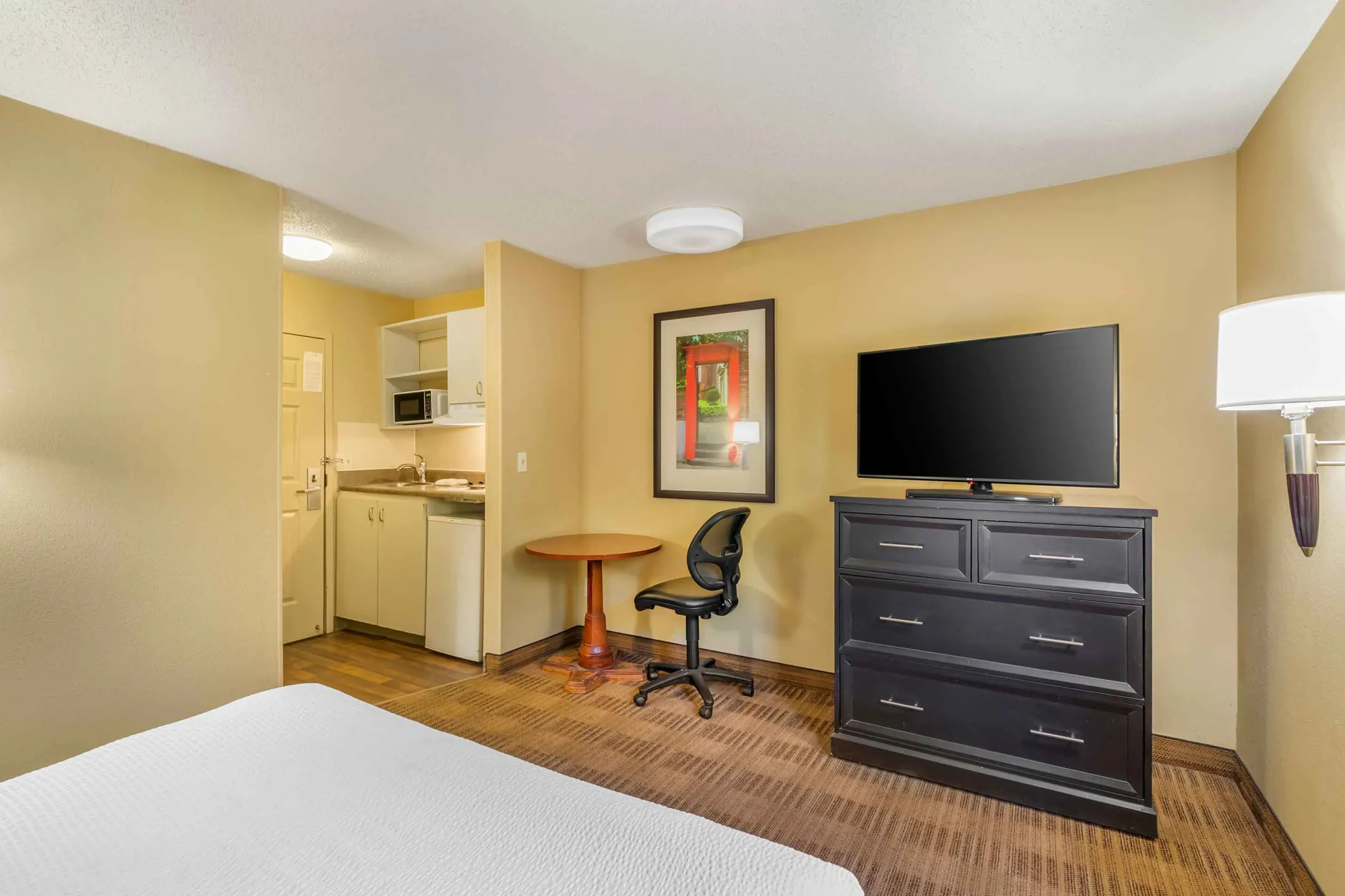 Furnished Studio Chesapeake Churchland Blvd. Apartments