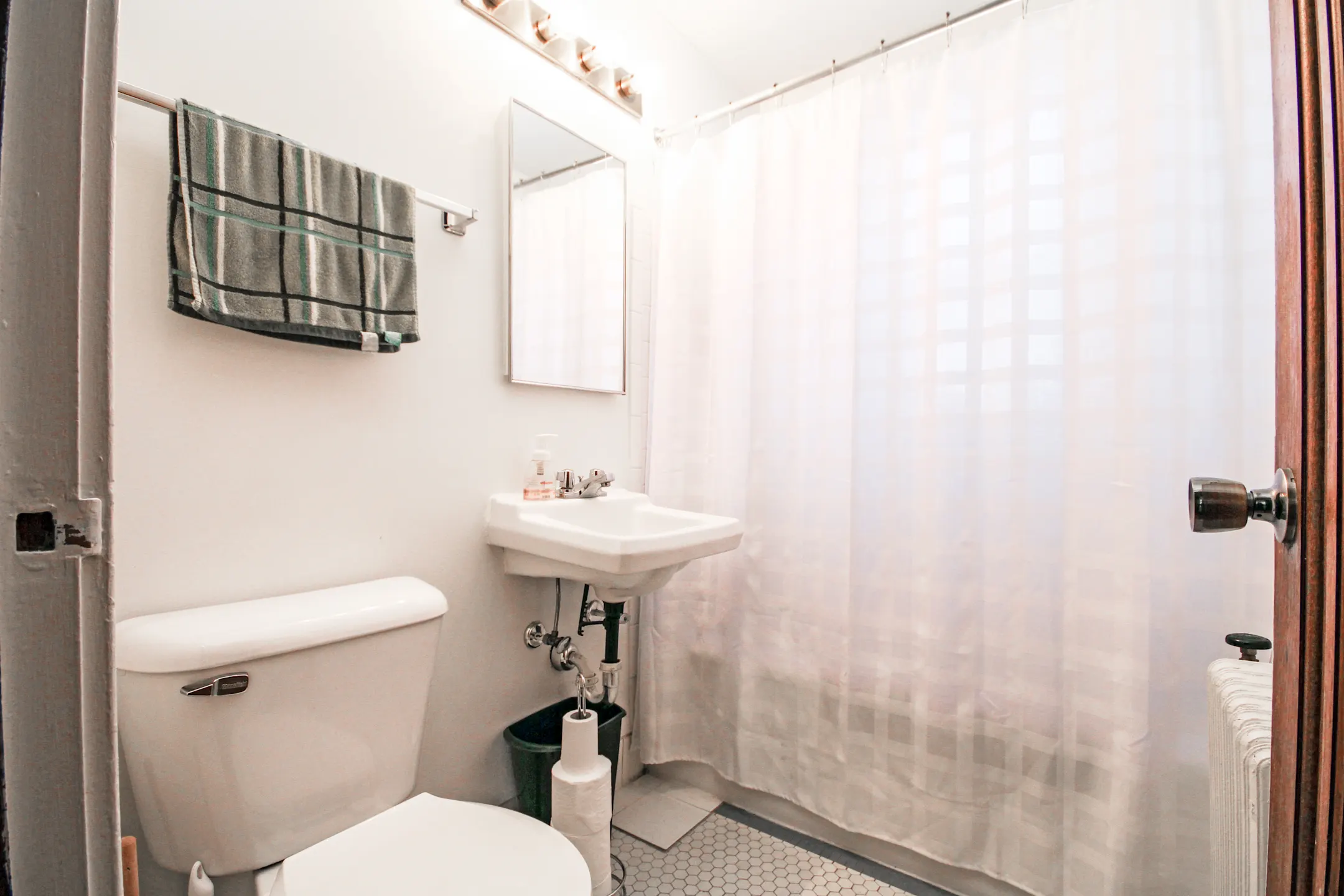 Bathroom - Himount Gardens - Milwaukee, WI
