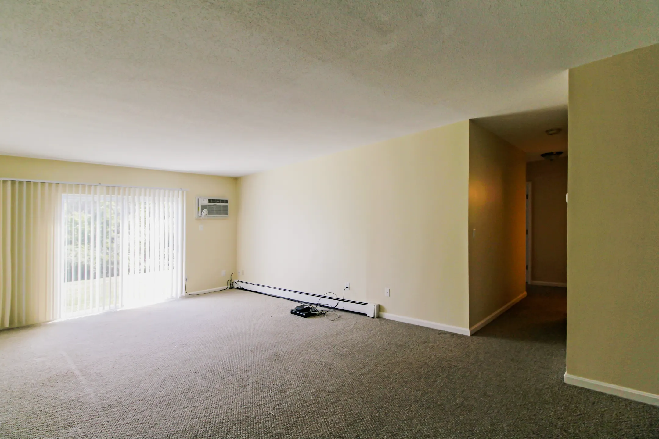 Country Manor Pomfret 120 Putnam Rd Pomfret, CT Apartments for