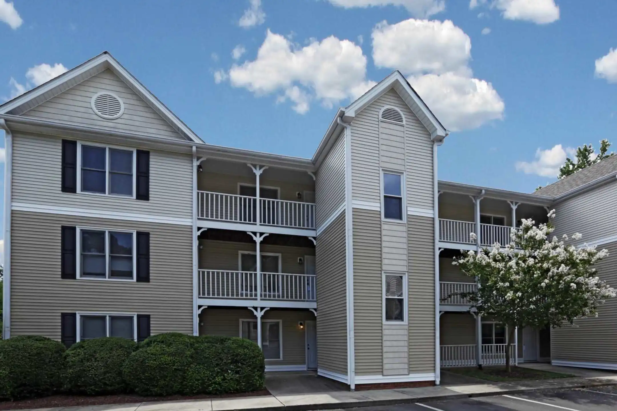 Building - Forest Pointe - Durham, NC