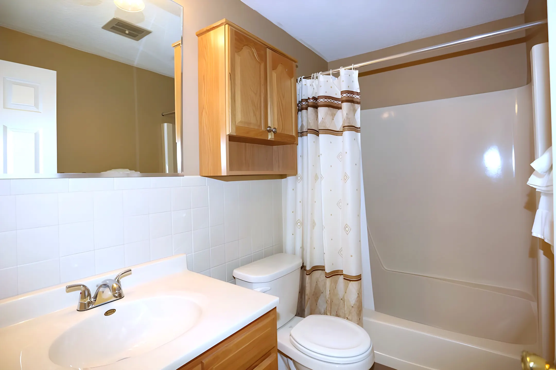 Hallmark Village Apartments 5400 S Park Ave Hamburg, NY Apartments