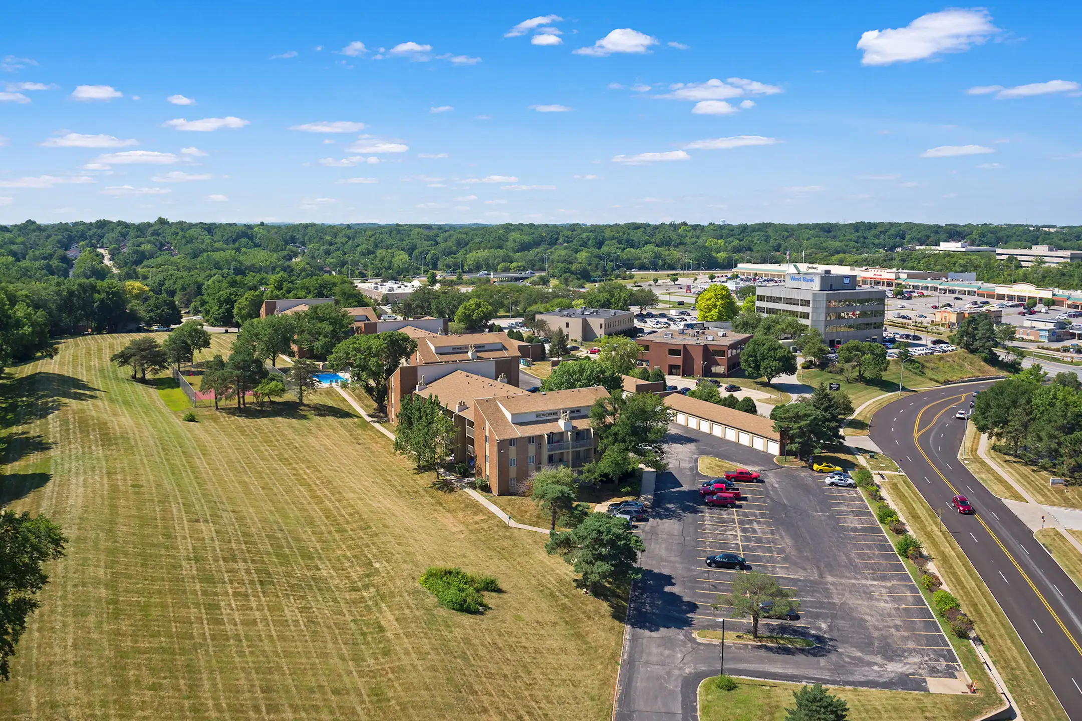 Robin Hill Apartments West Des Moines, IA 50265