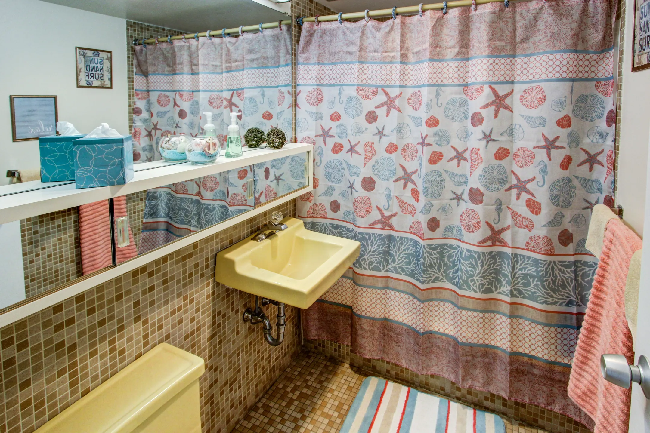 Bathroom - Jefferson Tower Apartments - Syracuse, NY