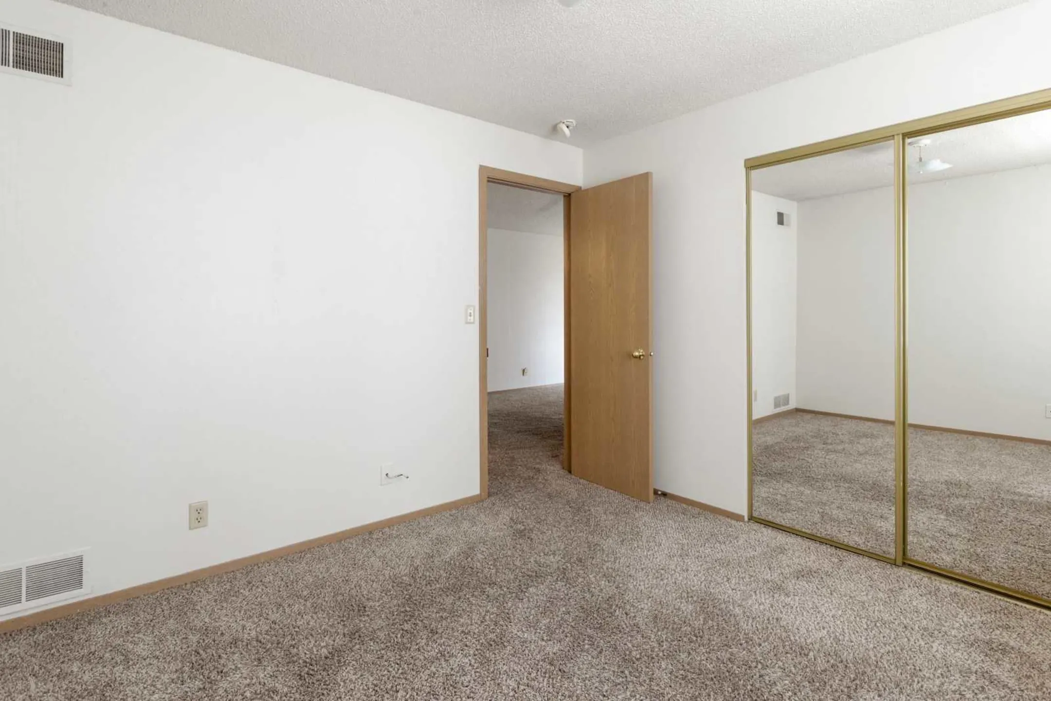 Bedroom - Westbrooke Apartments - West Des Moines, IA