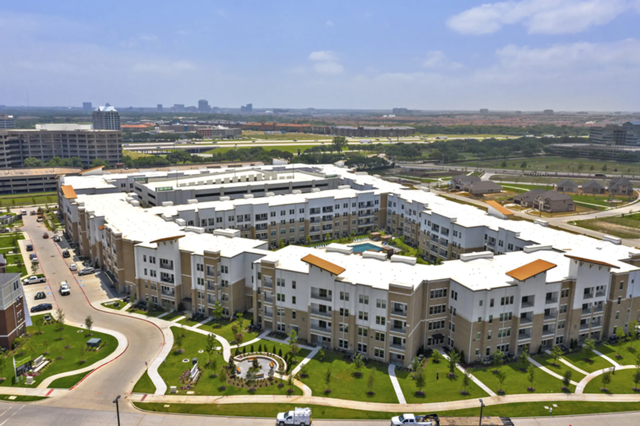 Building - The Luxe at Mercer Crossing - Farmers Branch, TX