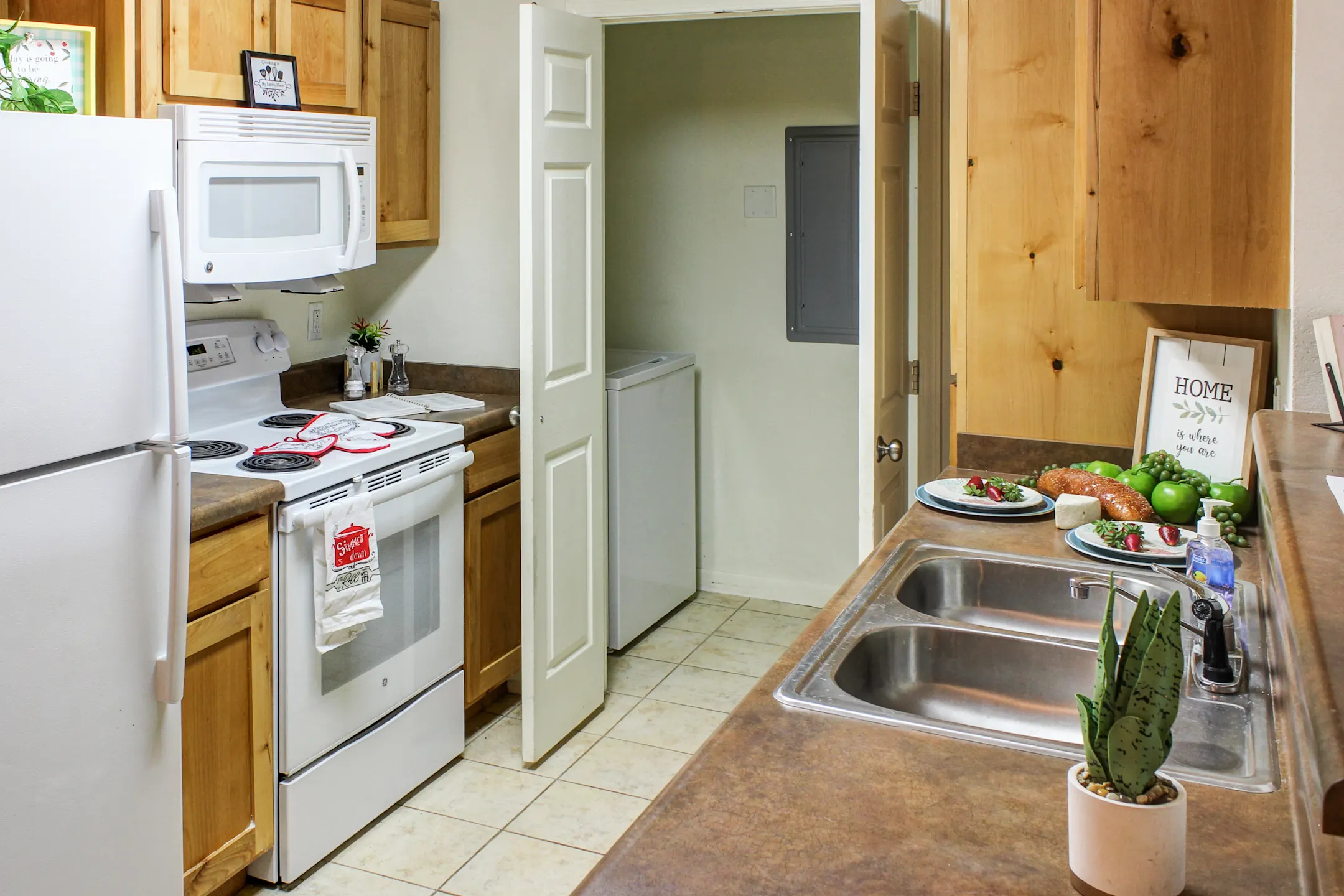 ROSE MEADOWS APARTMENTS Apartments Levelland, TX 79336