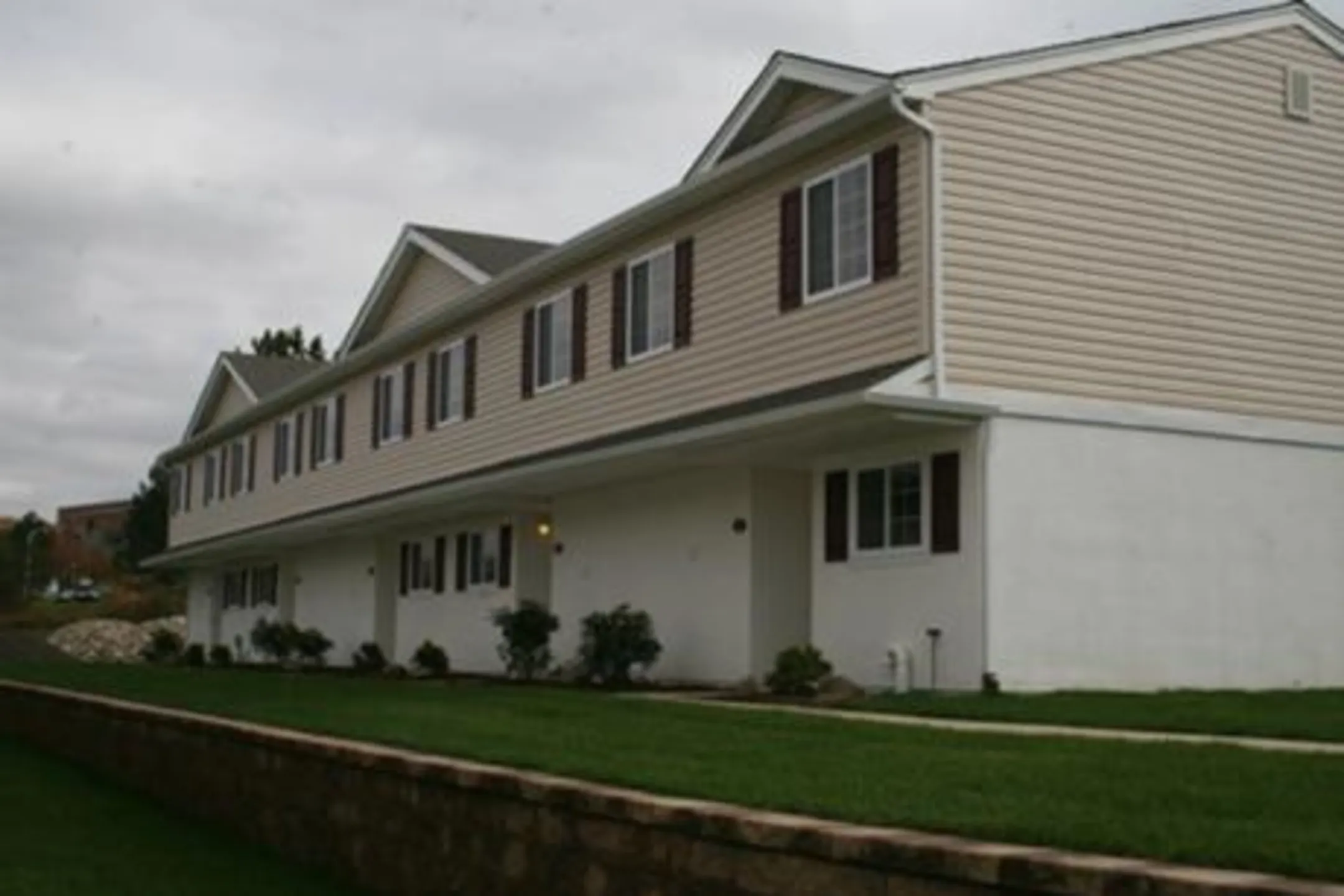 Country View Manors at Dunmore 76 University Dr Dunmore, PA