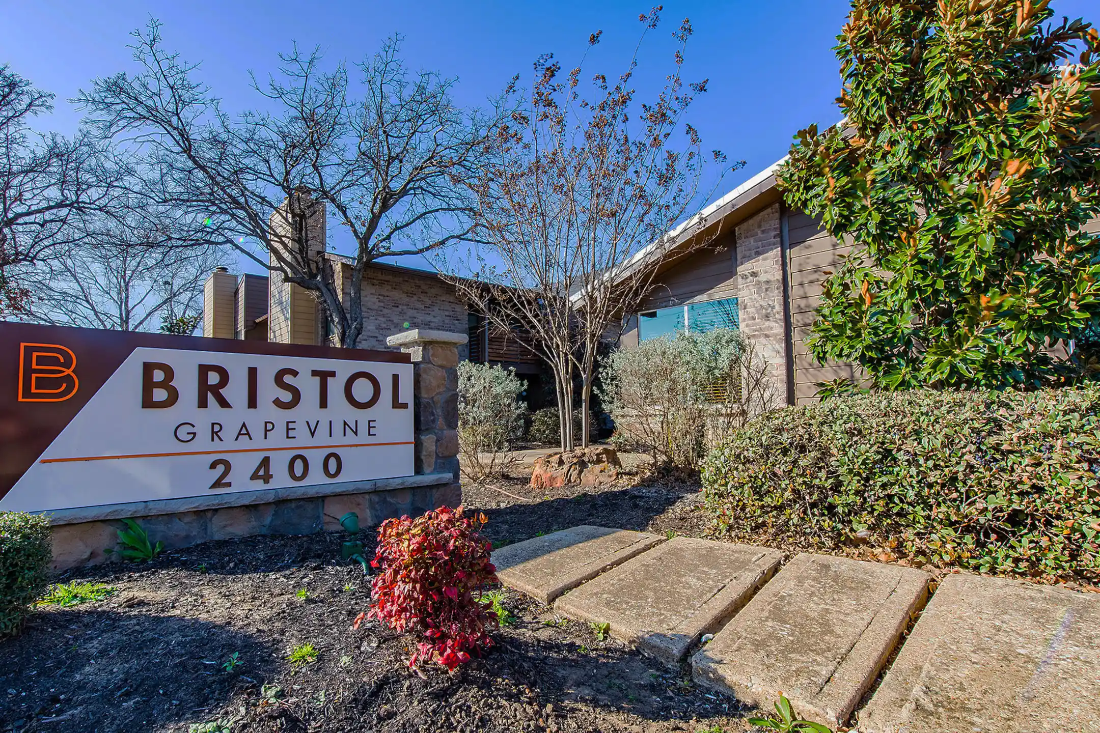 Community Signage - Bristol Grapevine Apartments - Grapevine, TX