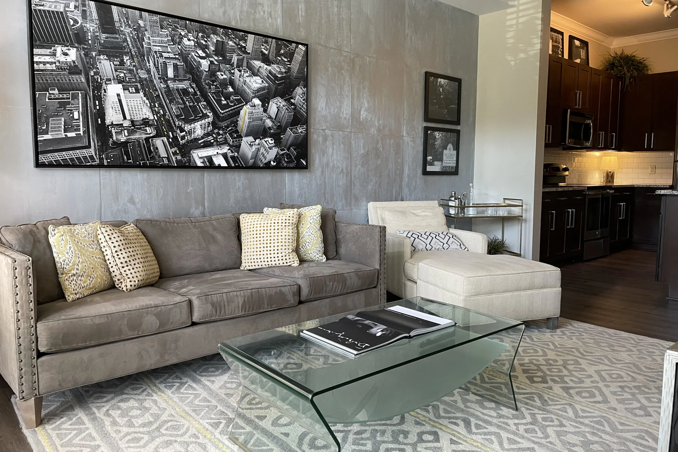 Living Room - Ardmore & 28th Apartments - Atlanta, GA