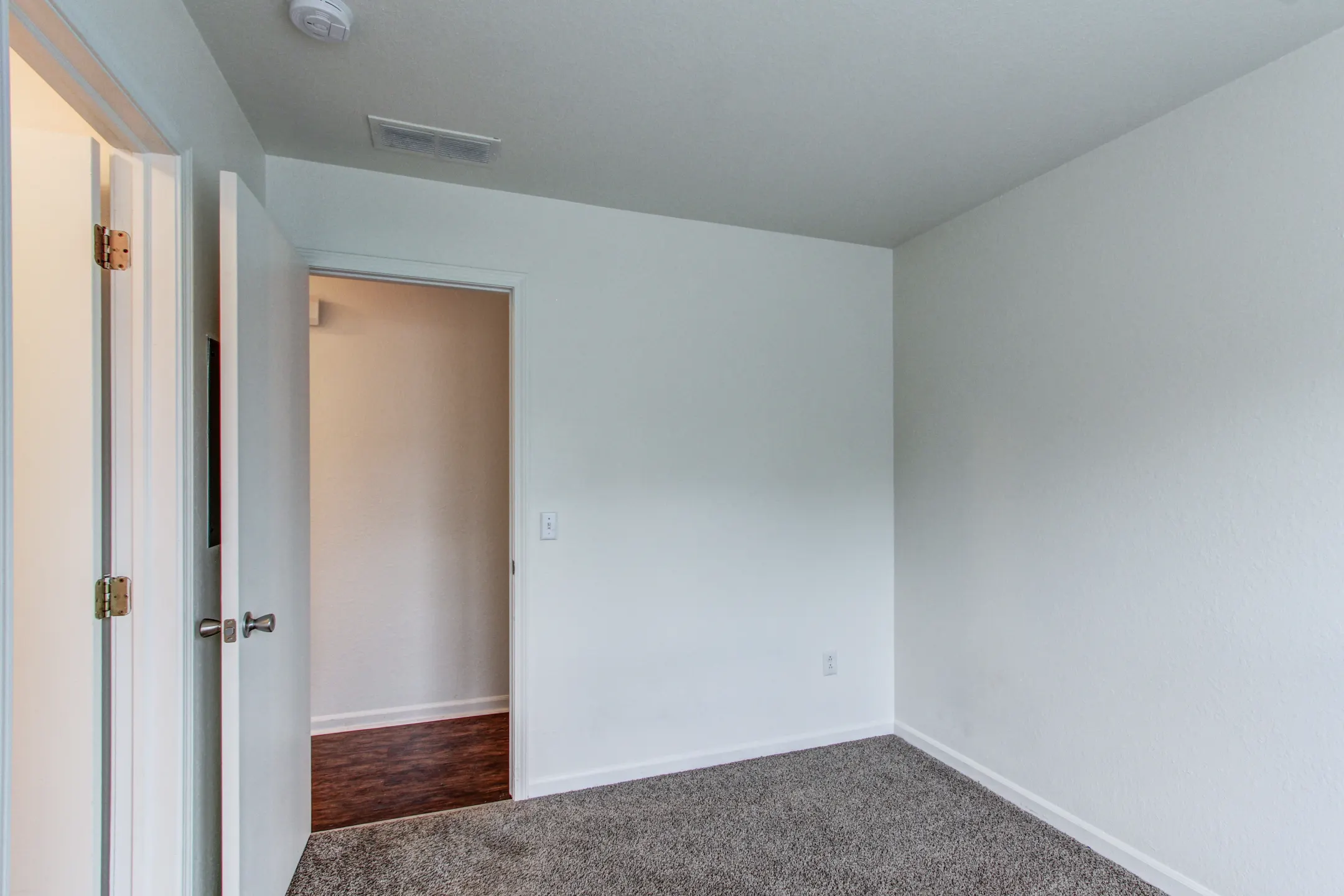 Crosscreeks Apartments and Townhomes Apartments Temperance, MI 48182