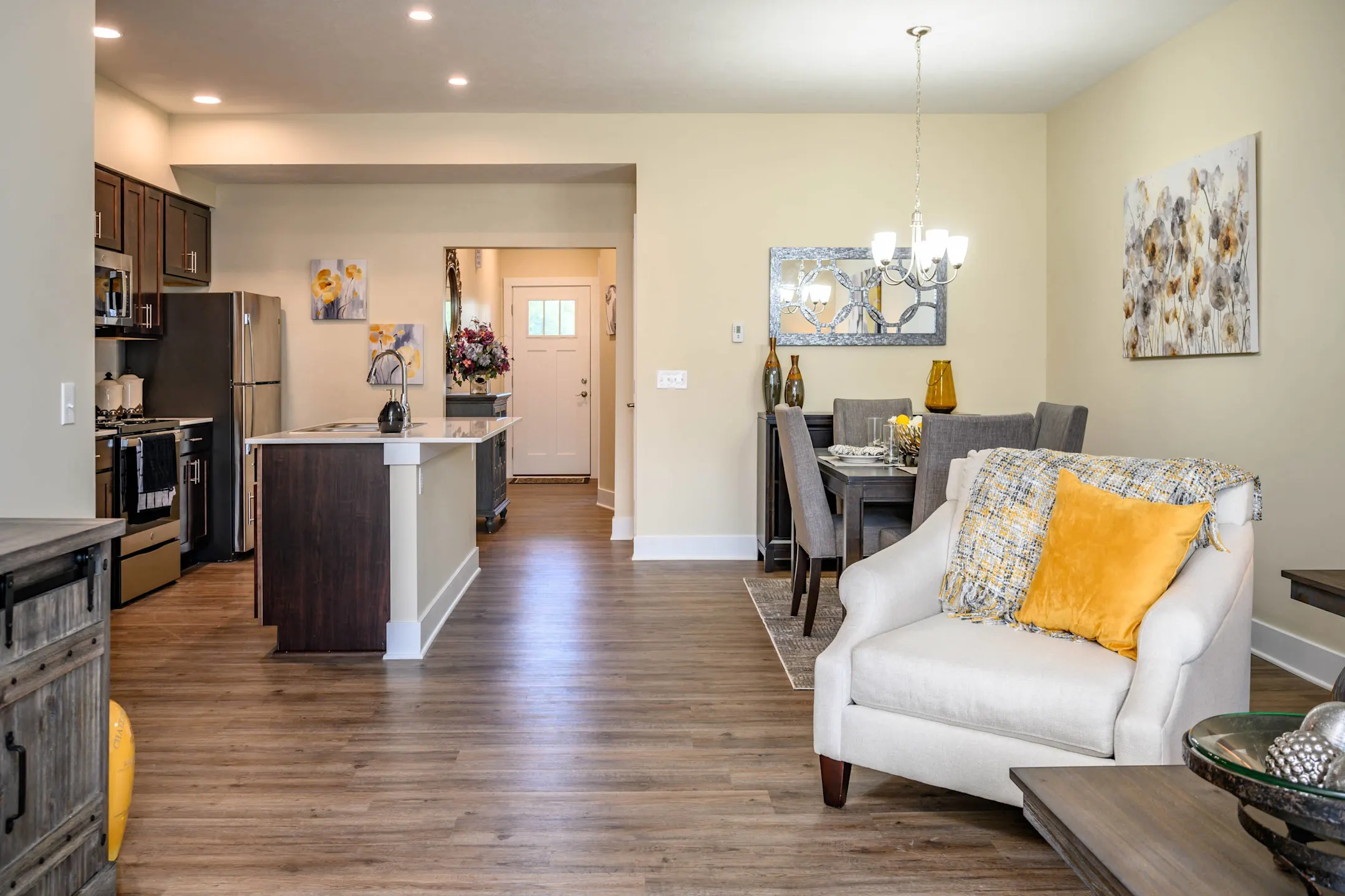 Living Room - Hathaway Meadows - Farmington, NY