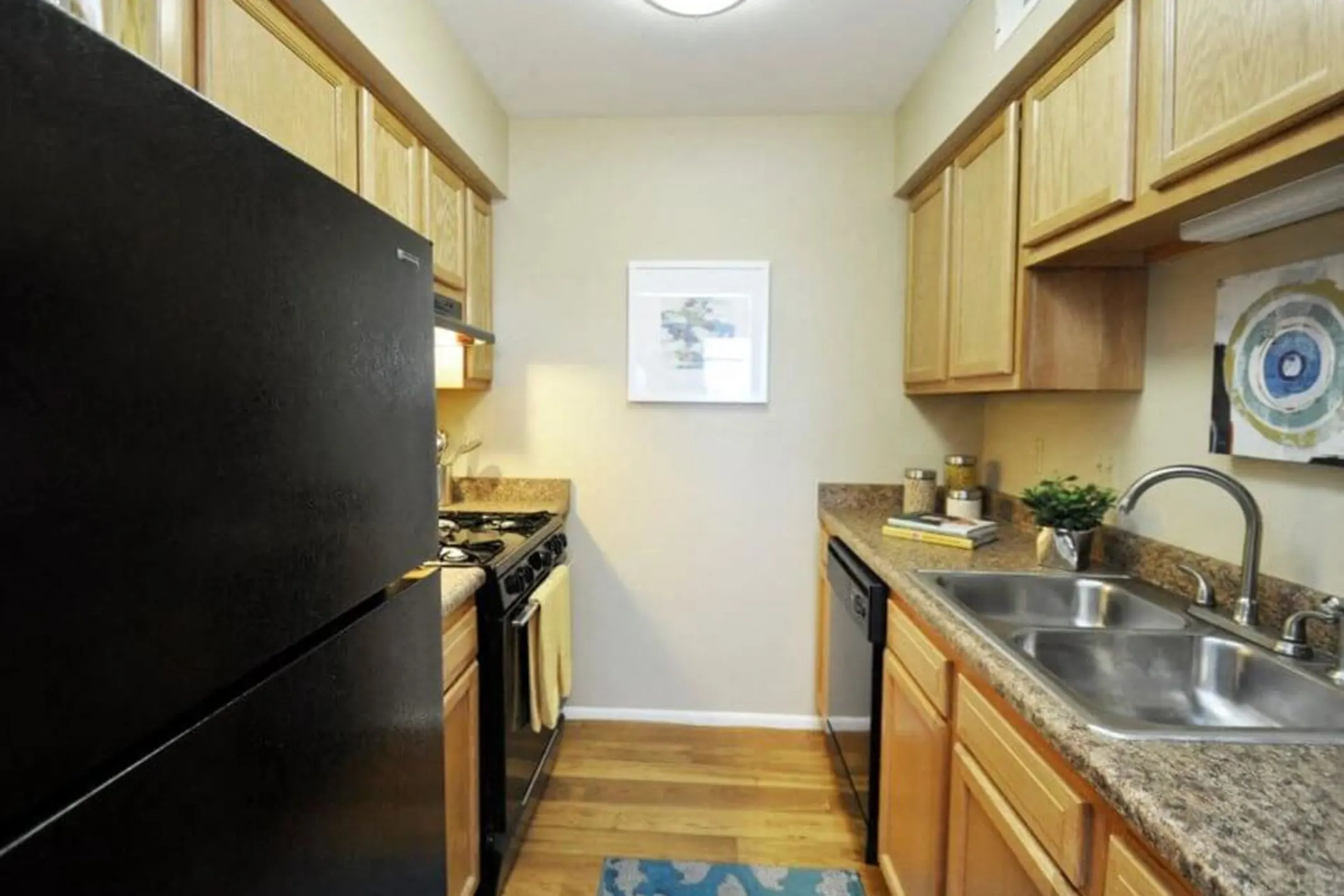 Pavilion Lakes Apartments Evansville, IN 47715