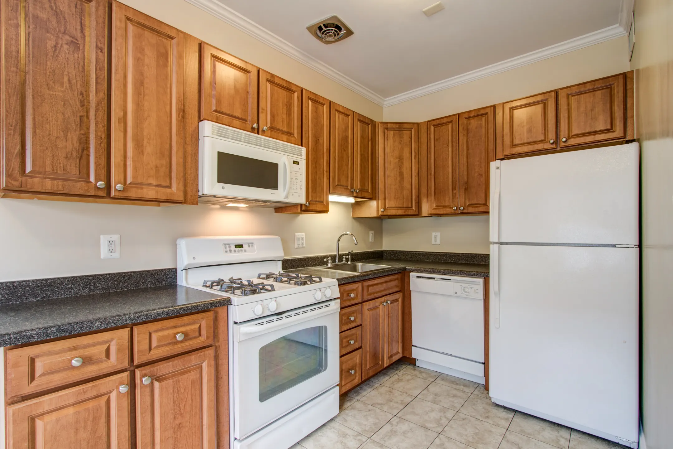 Bradley Crossing Apartments - Chevy Chase, Md 20815