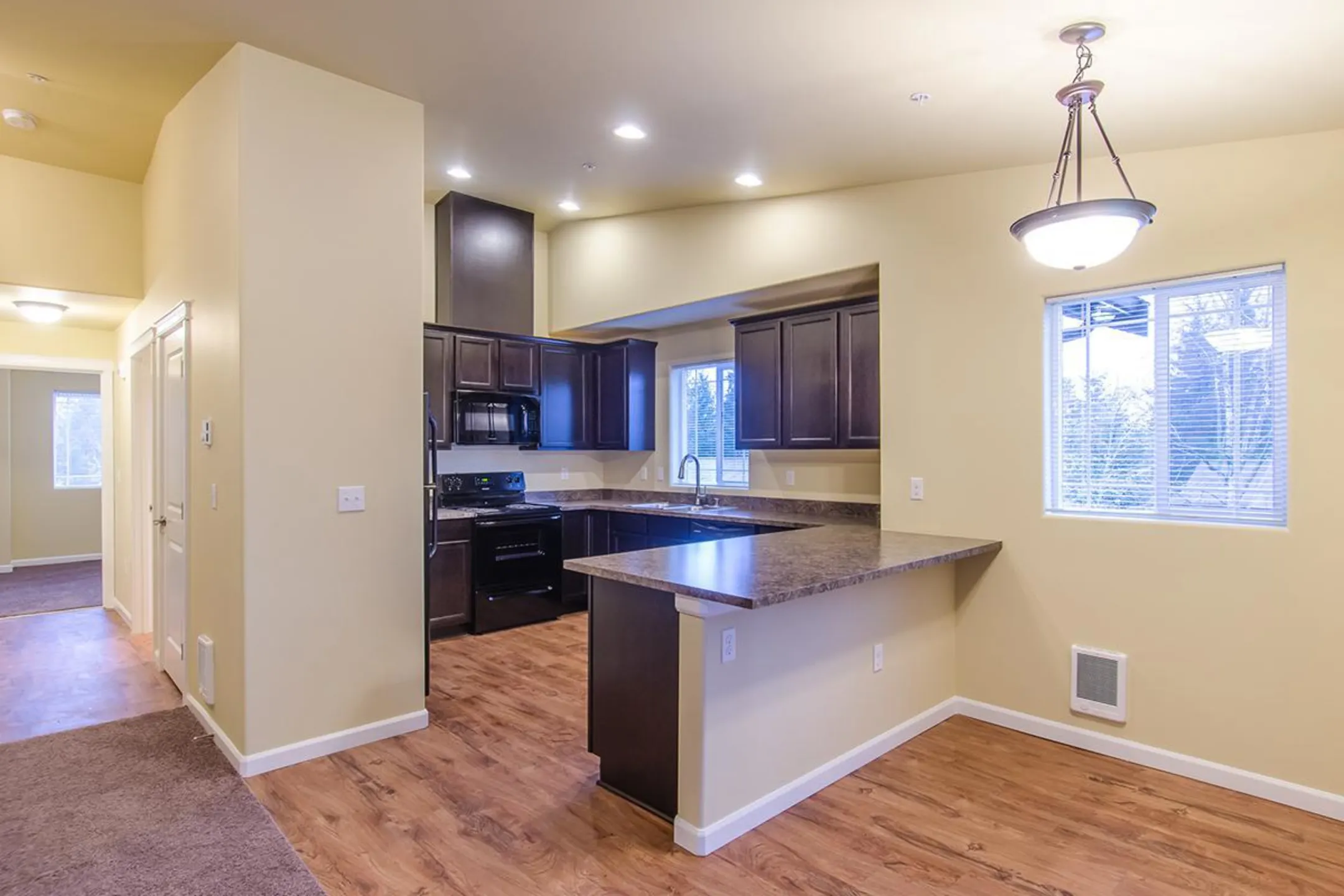 8Hundred West Apartments Olympia, WA 98503