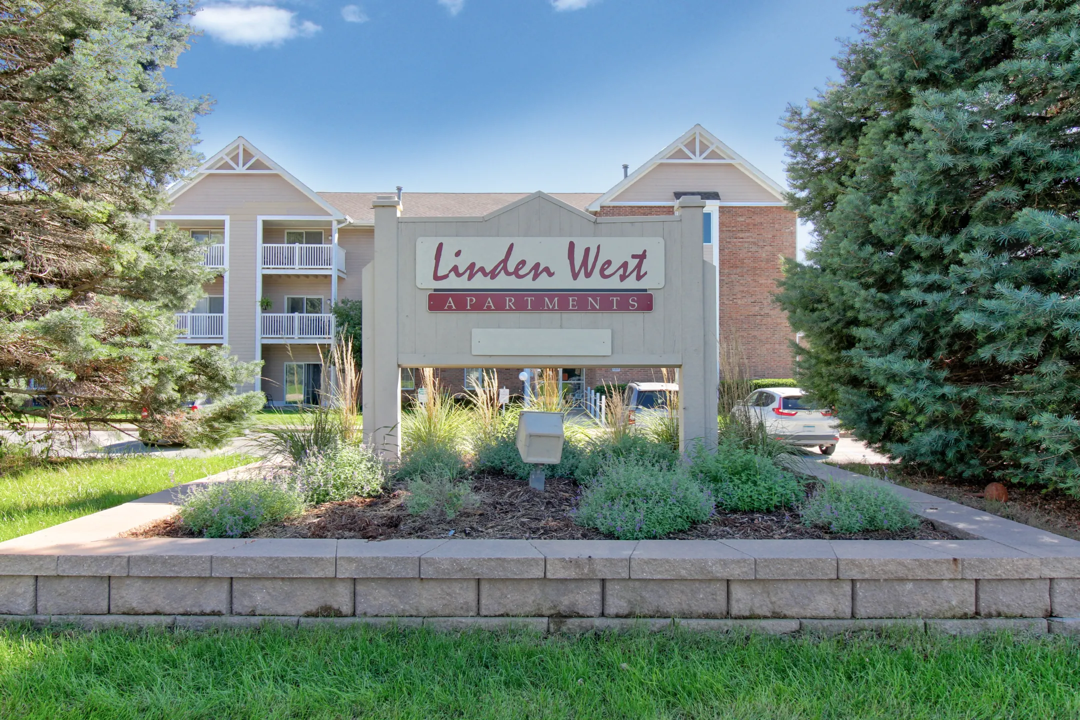 Community Signage - Linden West Apartments - Indianola, IA