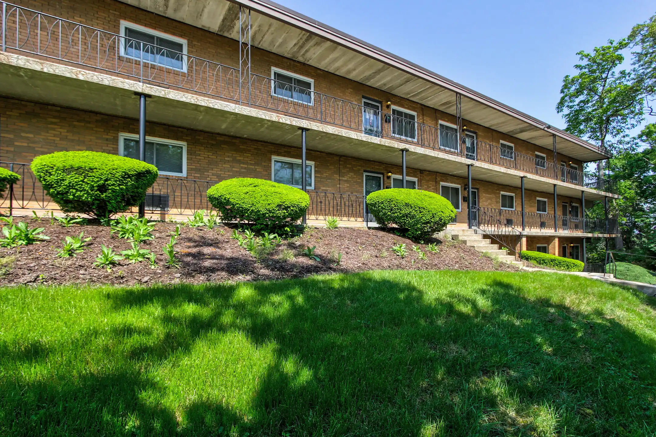 Velma Court 772 Greenfield Ave Pittsburgh, PA Apartments for Rent