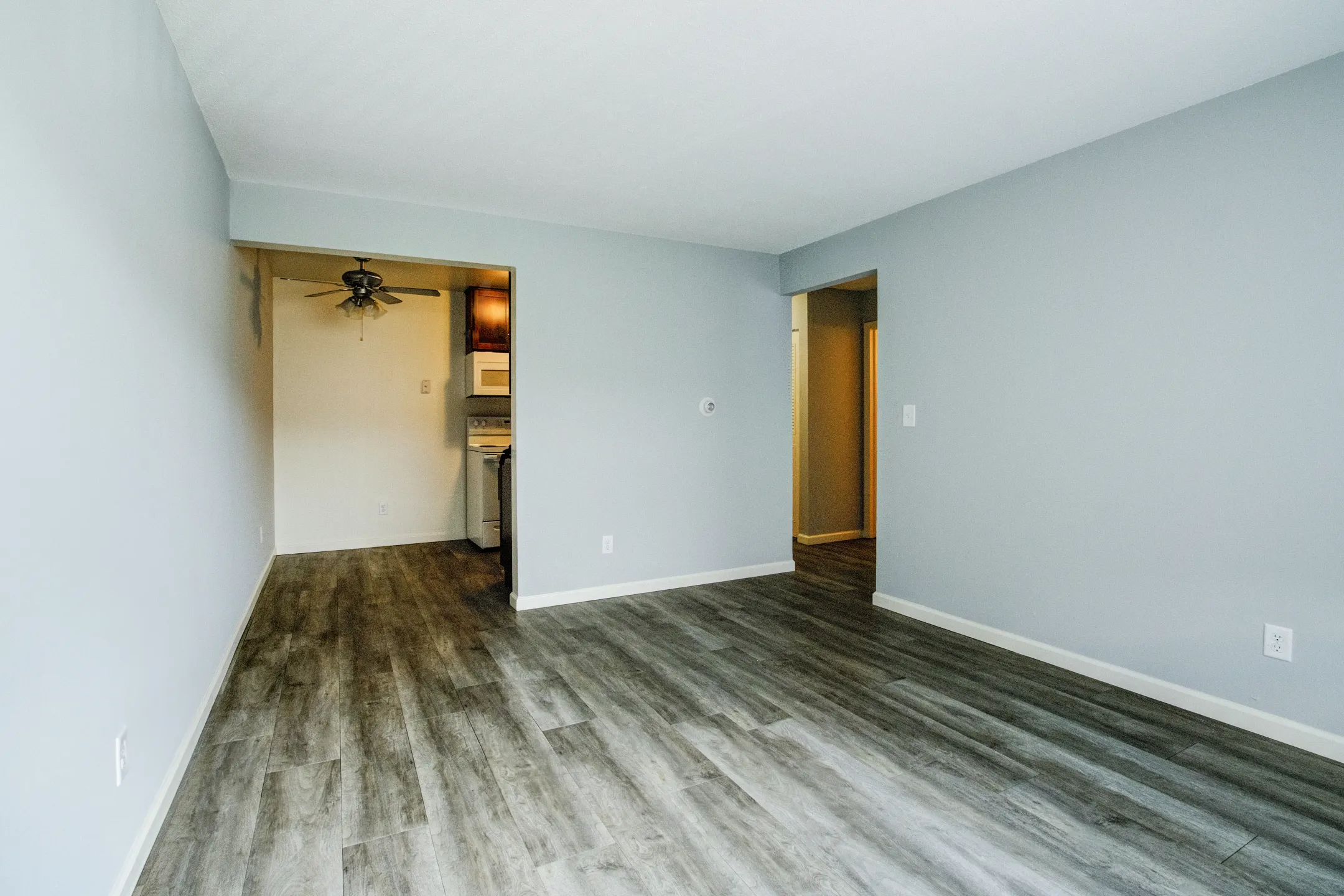 Living Room - Sheraton Place Apartments - Saint Paul, MN