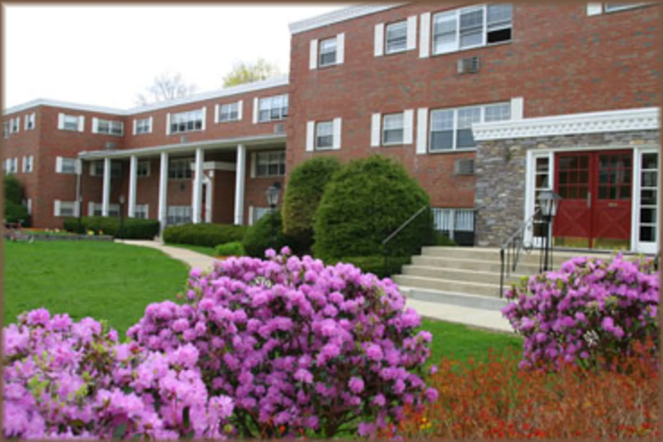 Executive Apartments 545 561 Worcester Road Framingham MA   2d8d42a330a792cc62cf91bdb78adc7c