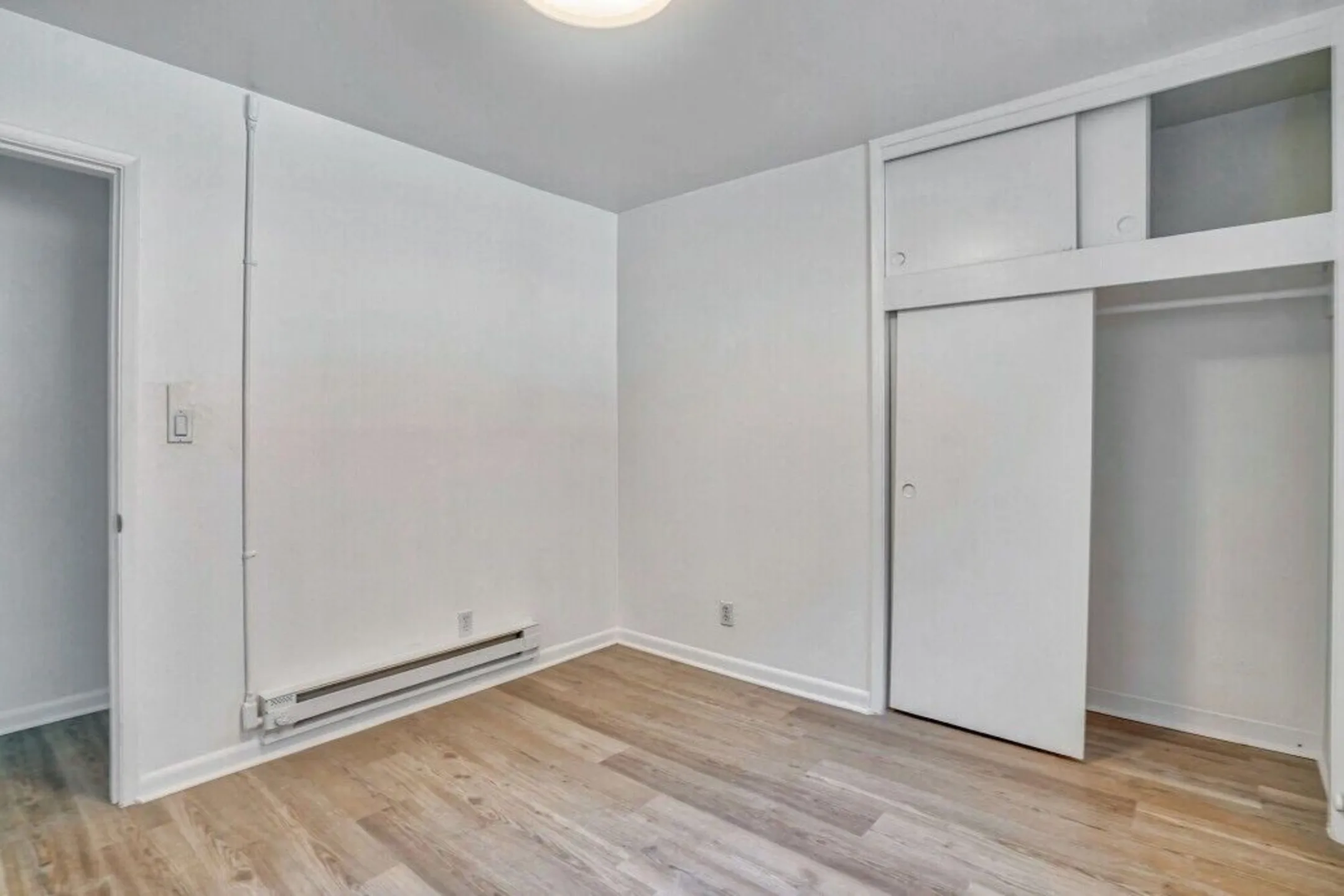 Bedroom - Winona Apartments - Portland, OR