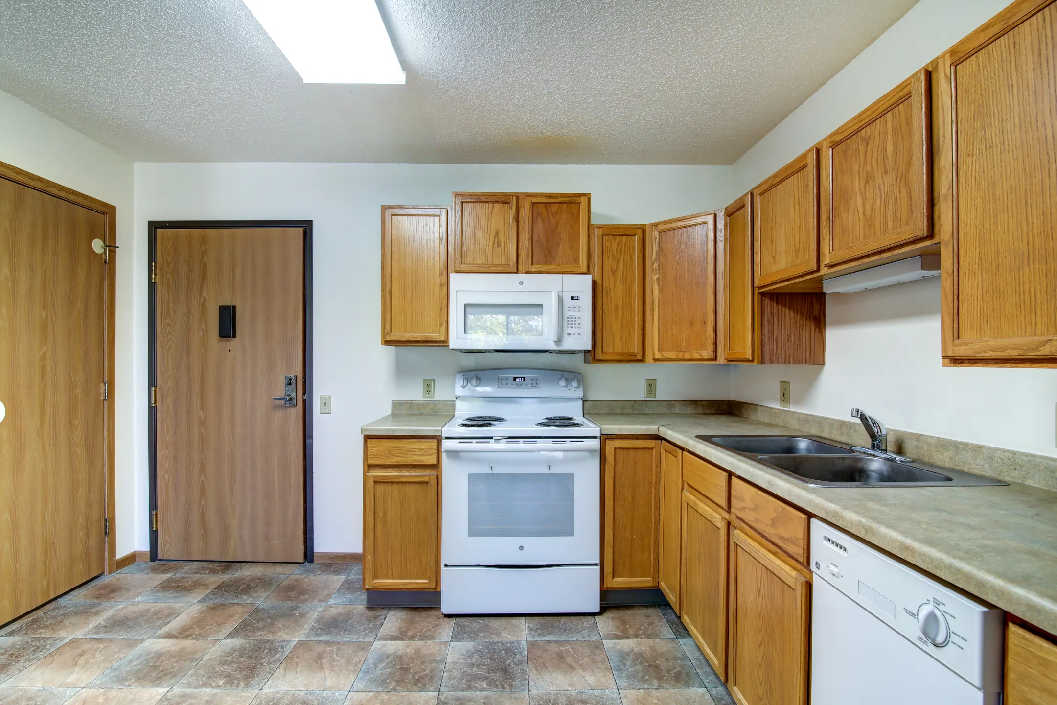 Kitchen - Calgary Apartments - Bismarck, ND
