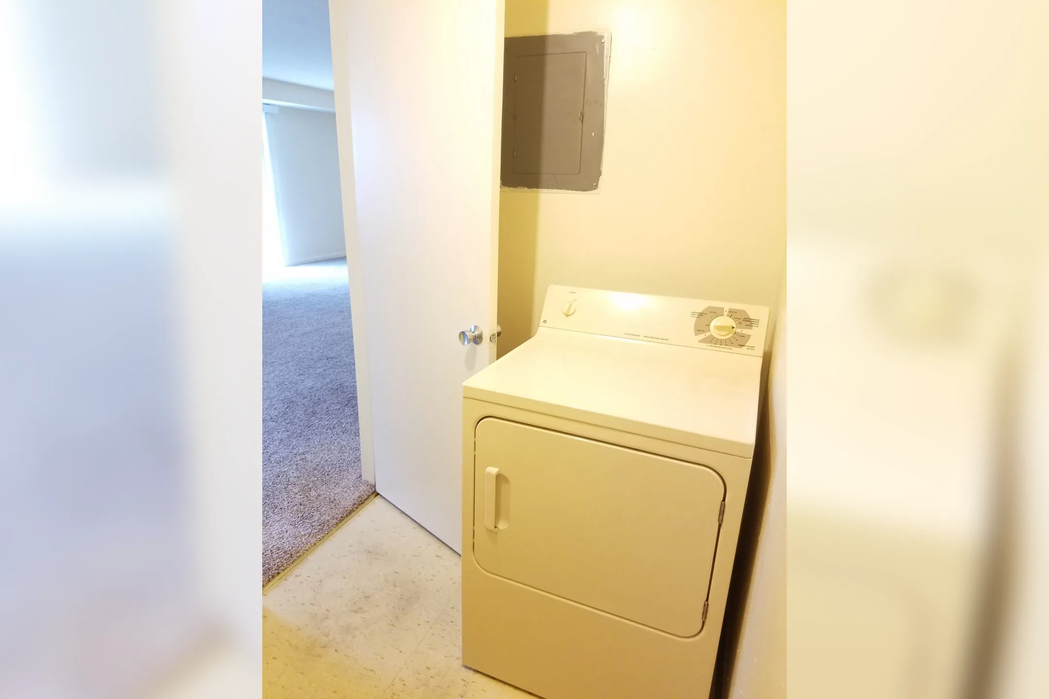 Bathroom - Parkwood Apartments - Salisbury, MD