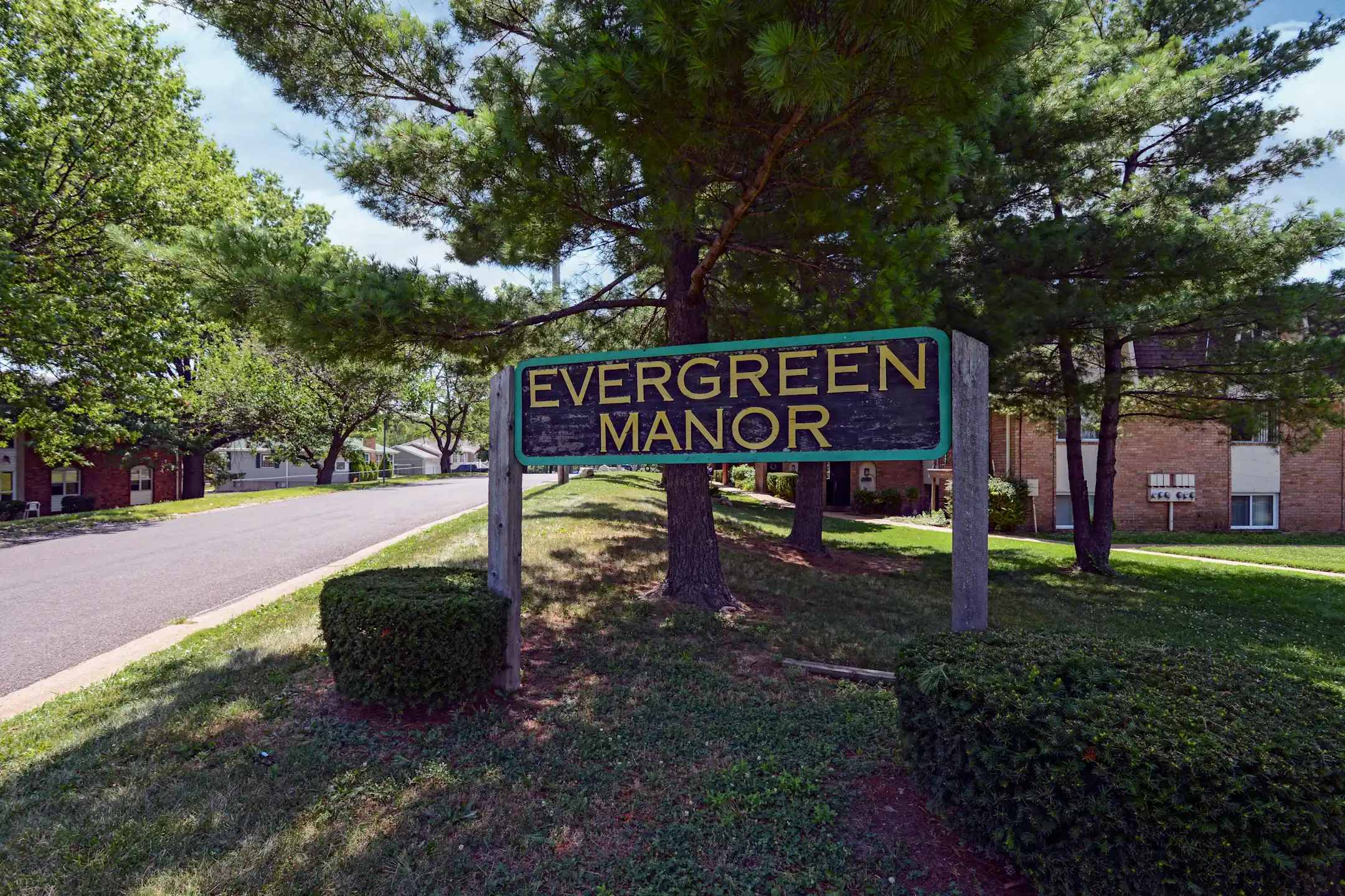Evergreen Manor Apartments St Louis