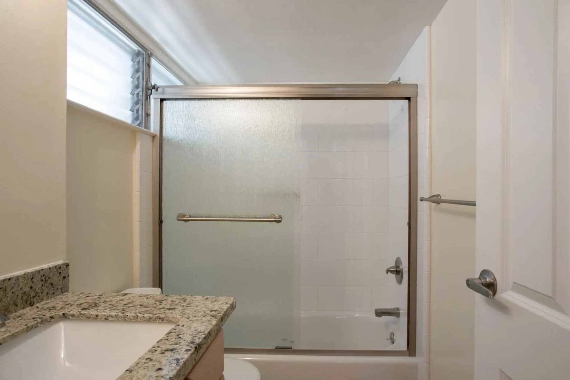 Bathroom - Parksquare Apartments - Palo Alto, CA