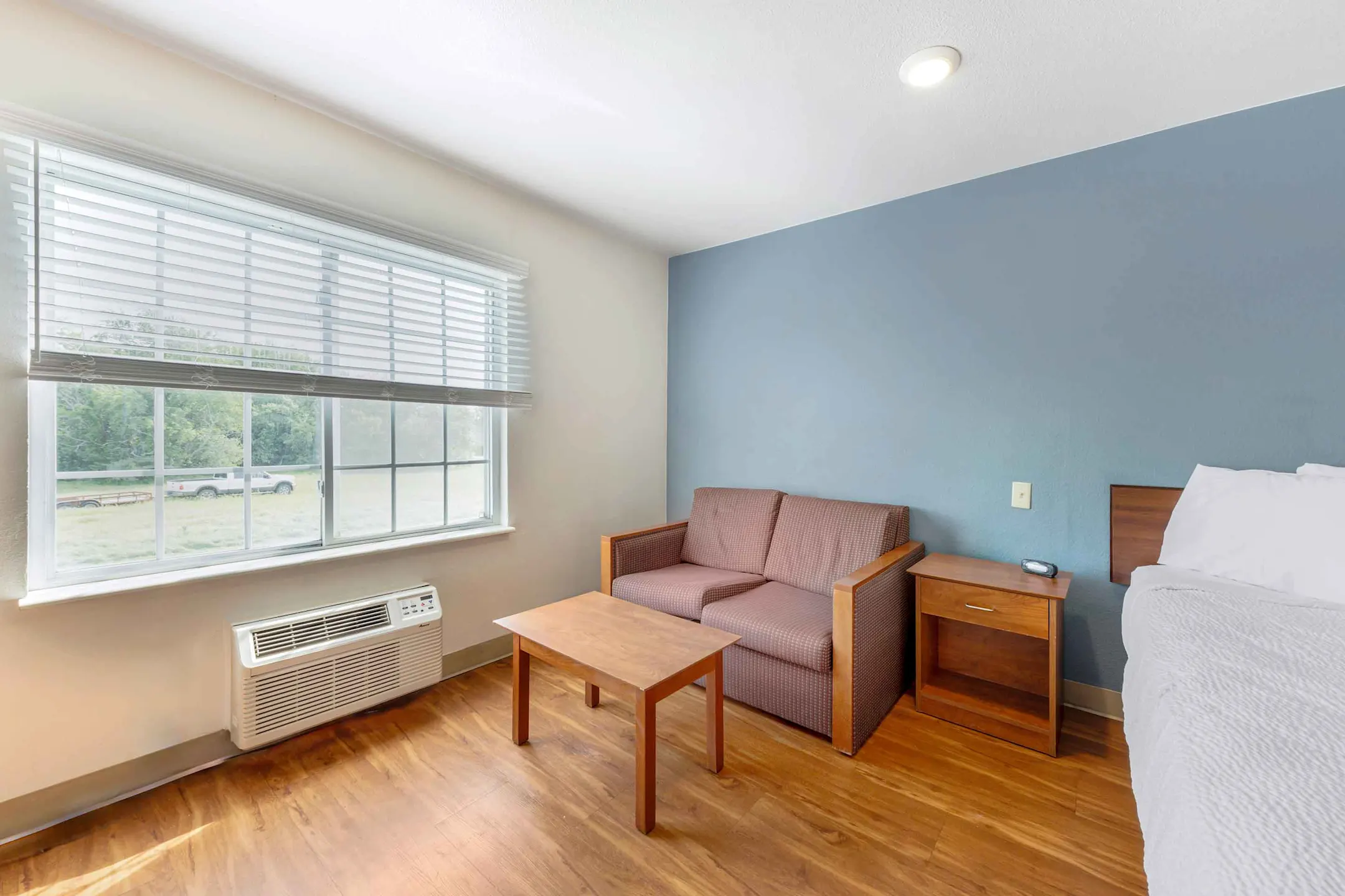 Furnished Studio Oklahoma City Del City 3033 Tinker Diagonal St